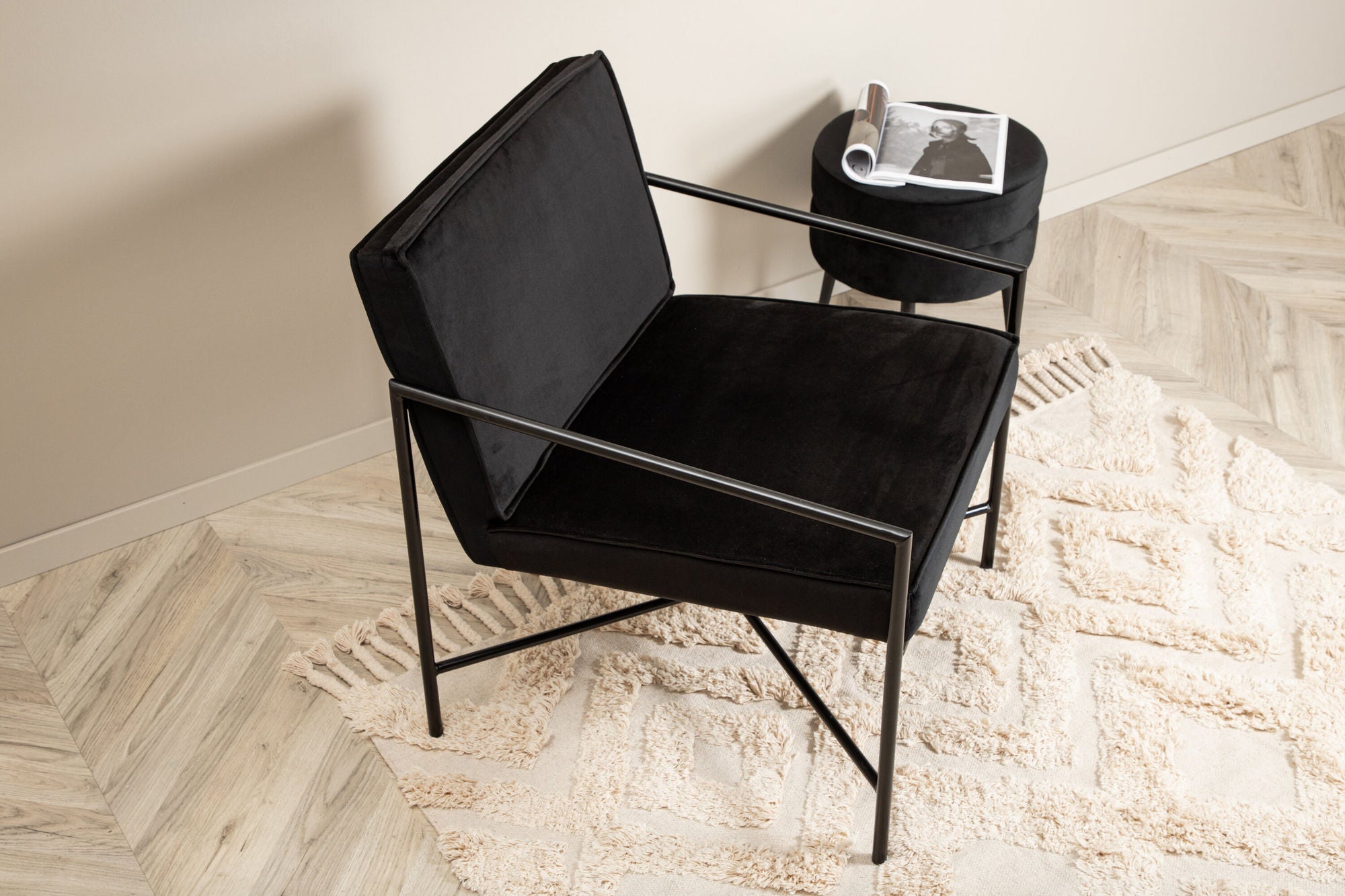 Venture Home Rakel Single Sofa - Black / Black Velvet