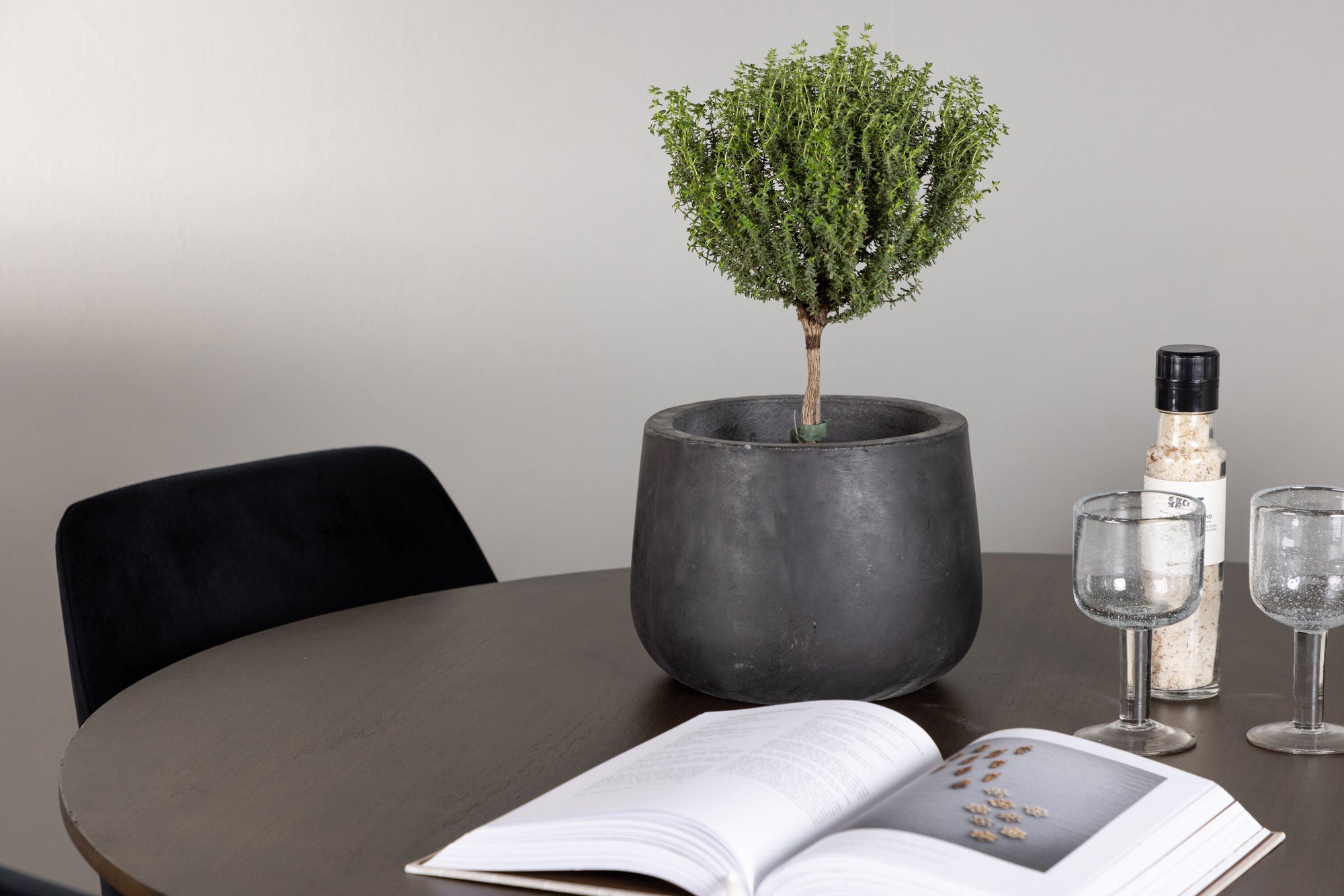 Venture Home Kaseidon spisebord - rund - Rubberwood / Dark Brown MDF +Night Spisebordsstol - Black / Black Velvet _4