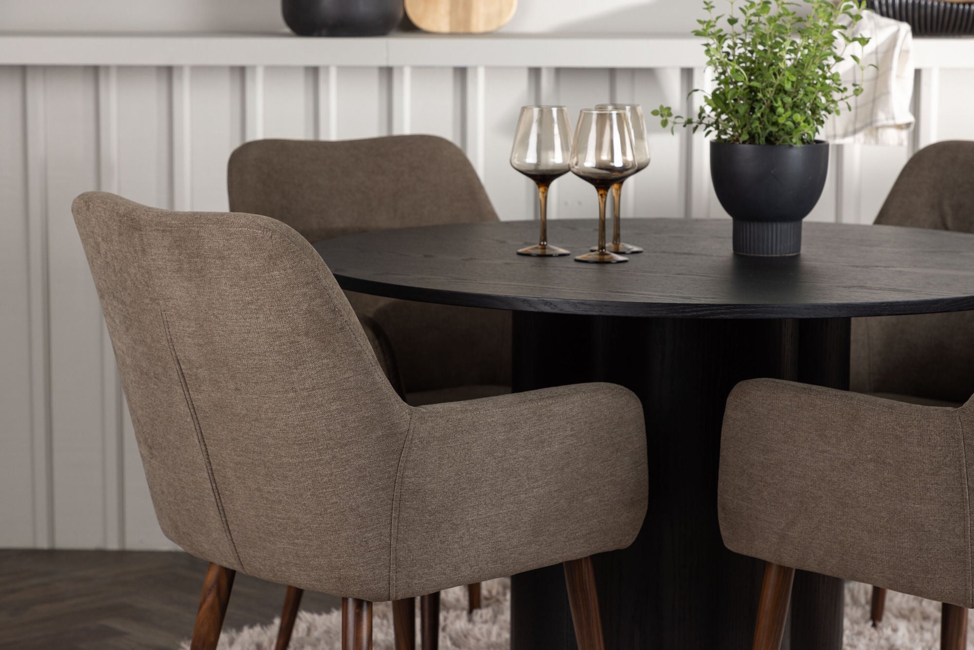 Venture Home Olivia spisebord - Black / Black Veneer +Tomorrow Spisebordsstol - Dark walnut / Dark grey/Brown Fabric _4