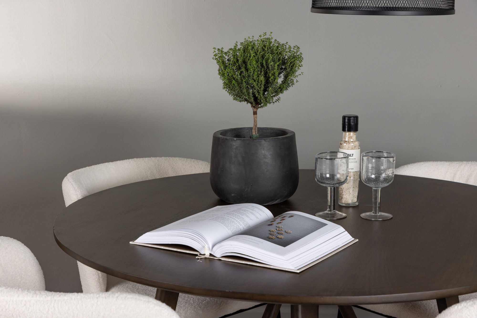 Venture Home Kaseidon spisebord - rund - Rubberwood / Dark Brown MDF +Edina Spisebordsstol - Black / White Boucle _4