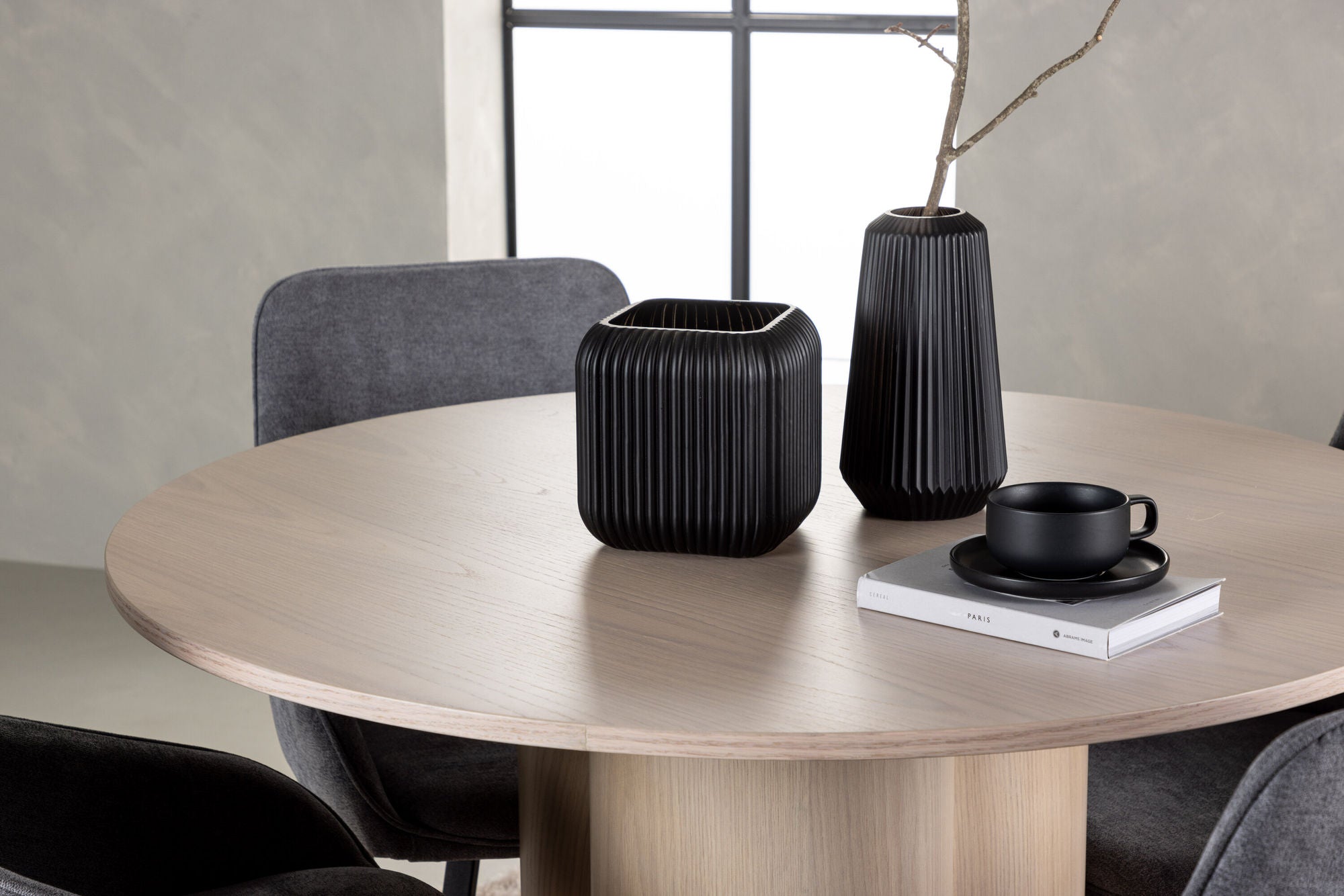 Venture Home Olivia spisebord - White Wash Veneer +Rosie Spisebordsstol - Black / Dark grey Fabric _4