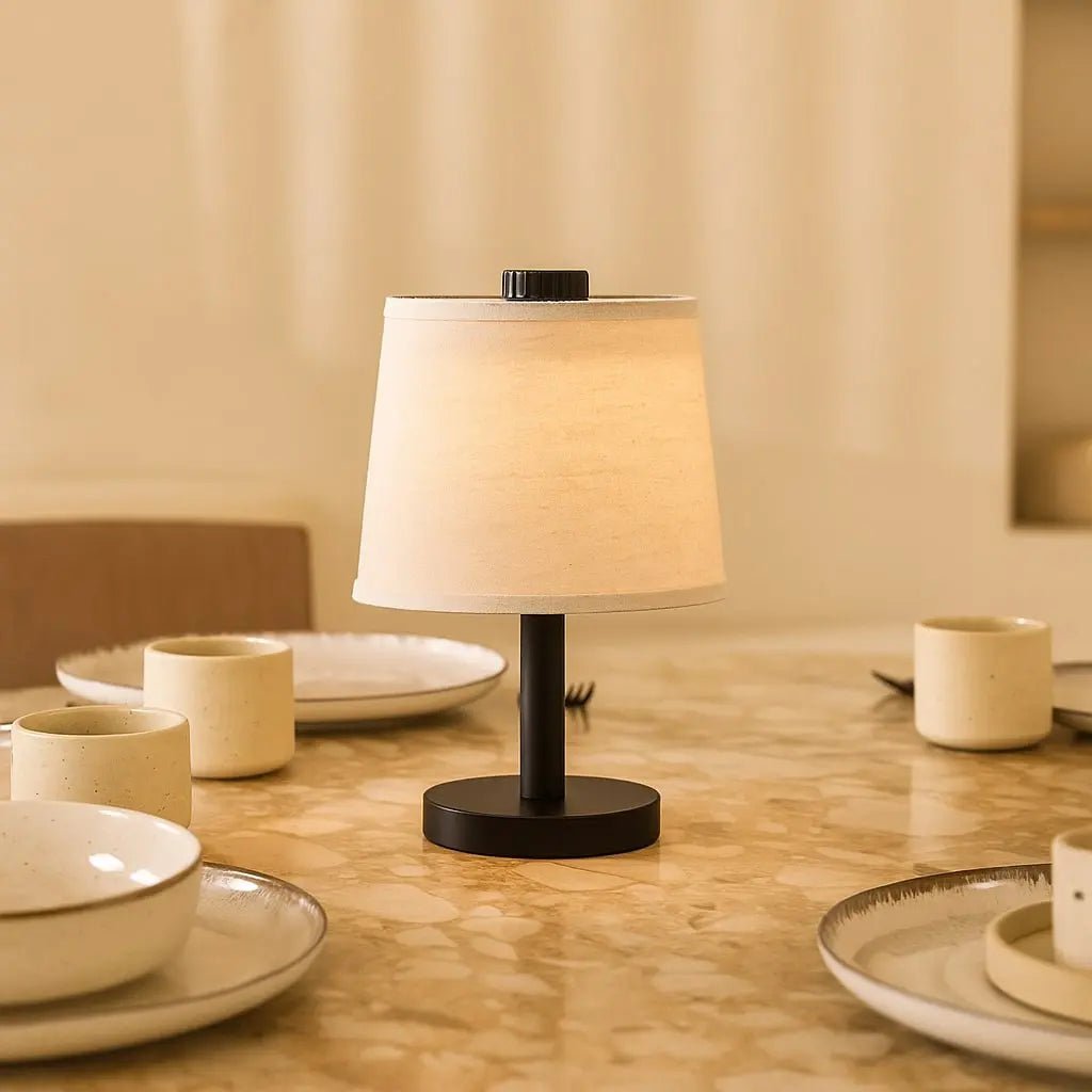 Rover sort genopladelig træ bordlampe