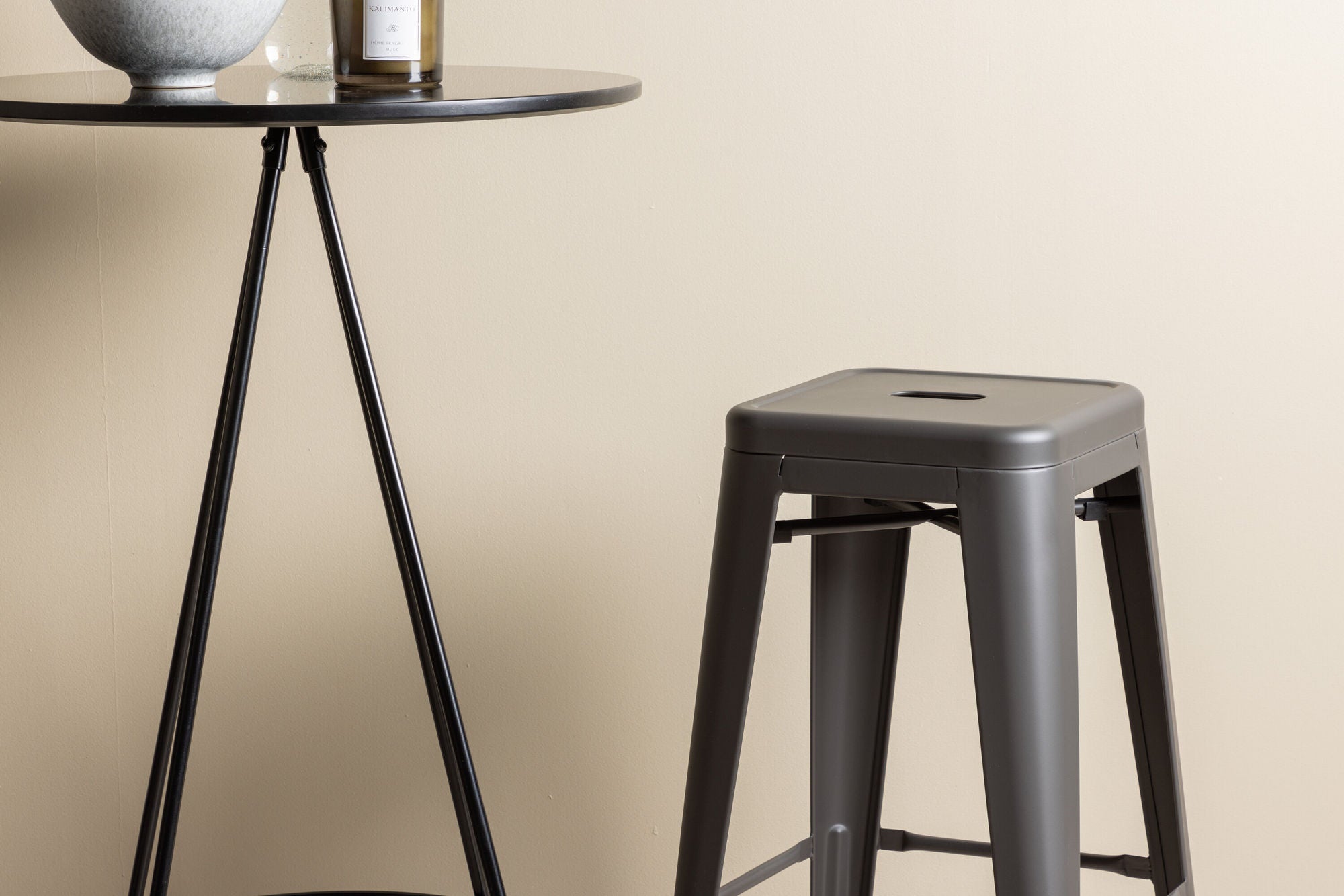 Venture Home Bistro Bar bord φ60 - Black / MDF with veneer +Tempe Bar stol - Dark Grey / Metal _2