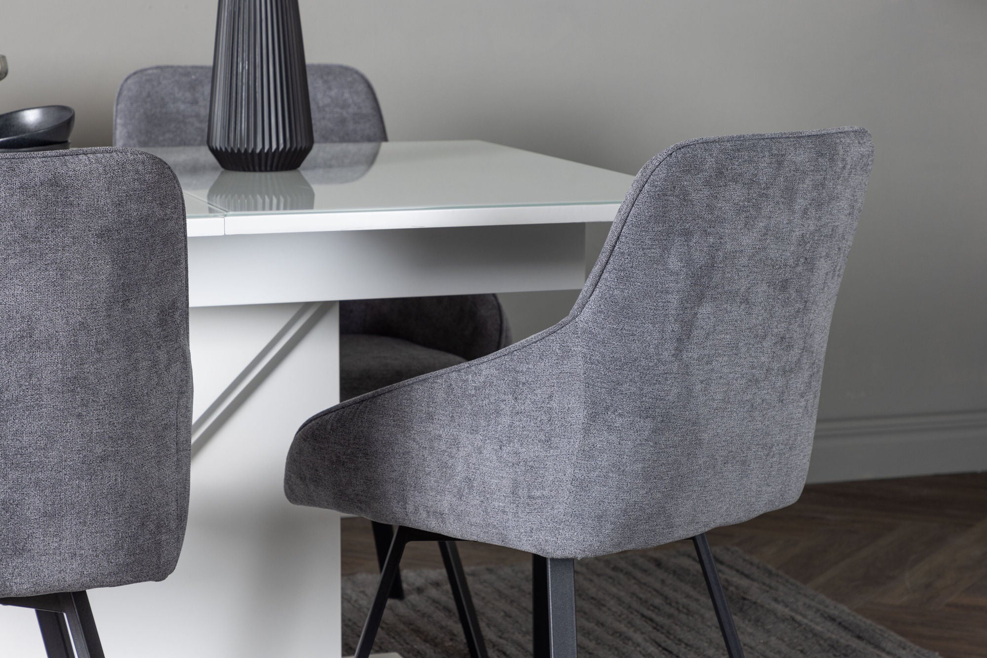 Venture Home Pluto spisebord 120/160*90- White / MDF Glass +Rosie Spisebordsstol - Black / Dark grey Fabric _4