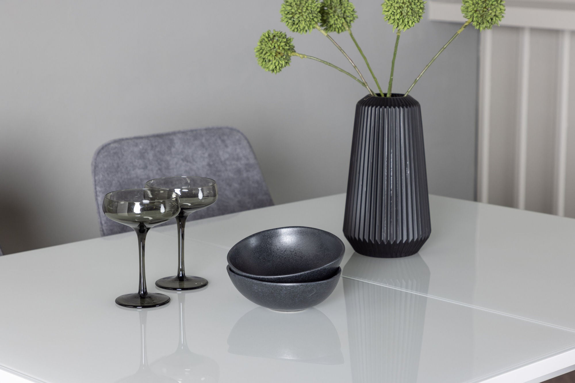 Venture Home Pluto spisebord 120/160*90- White / MDF Glass +Rosie Spisebordsstol - Black / Dark grey Fabric _4