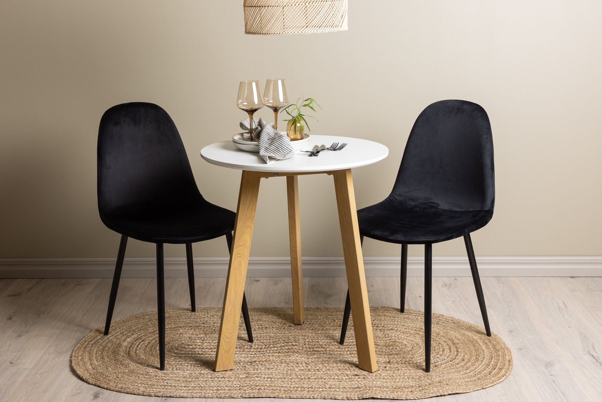 Venture Home Leonora spisebord φ65 - Oaklook / White MDF +Polar Spisebordsstol - Black legs / Black Velvet _2