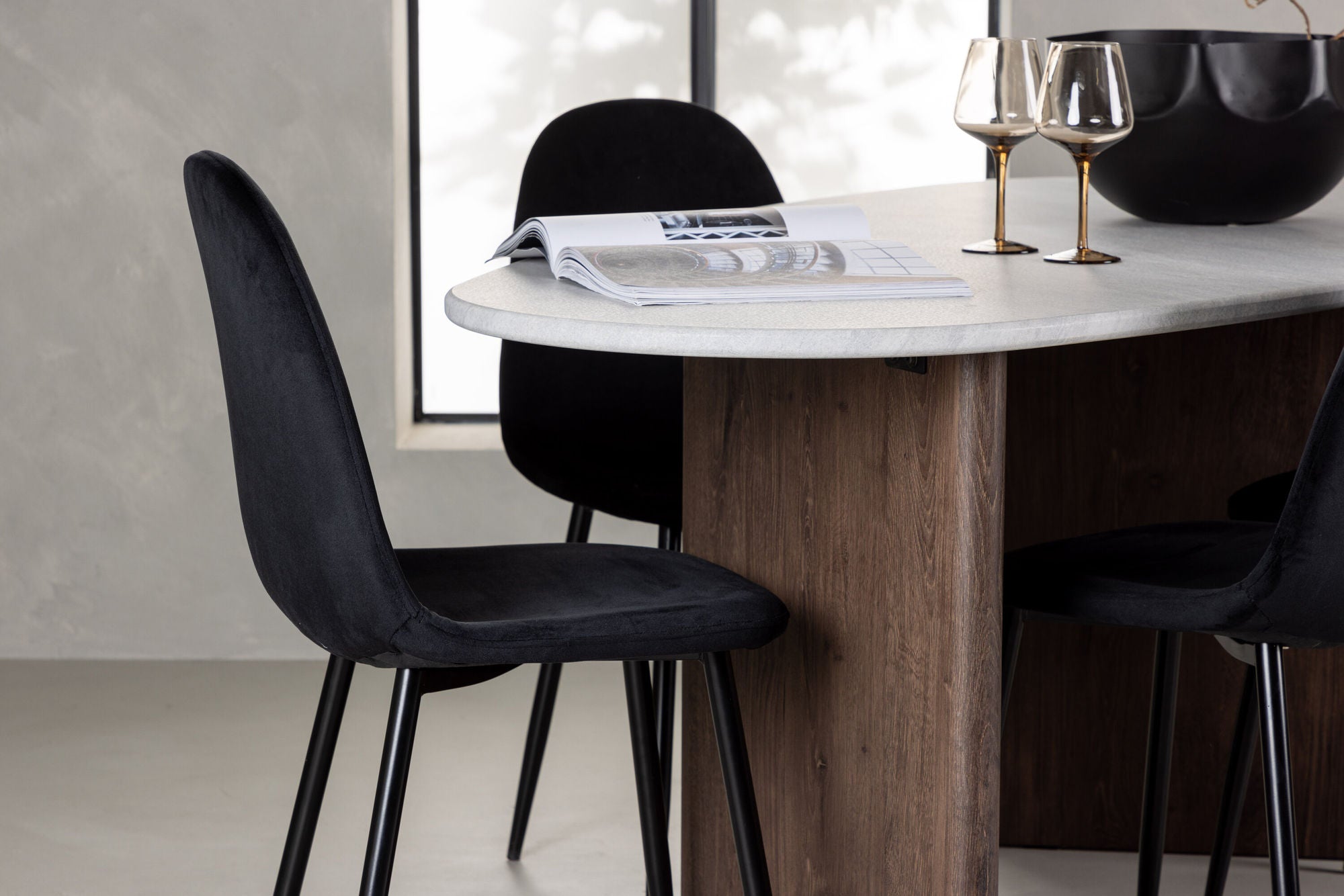 Venture Home Grönvik spisebord 180*75 - Mocca / Offwhite Concretelook MDF +Polar Spisebordsstol - Black legs / Black Velvet _4