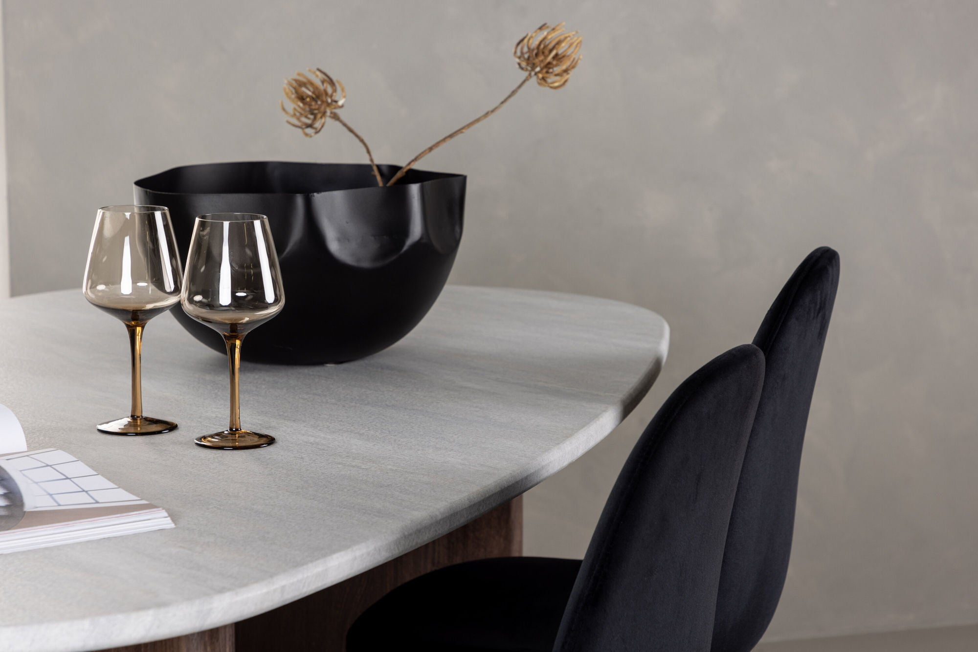 Venture Home Grönvik spisebord 180*75 - Mocca / Offwhite Concretelook MDF +Polar Spisebordsstol - Black legs / Black Velvet _4