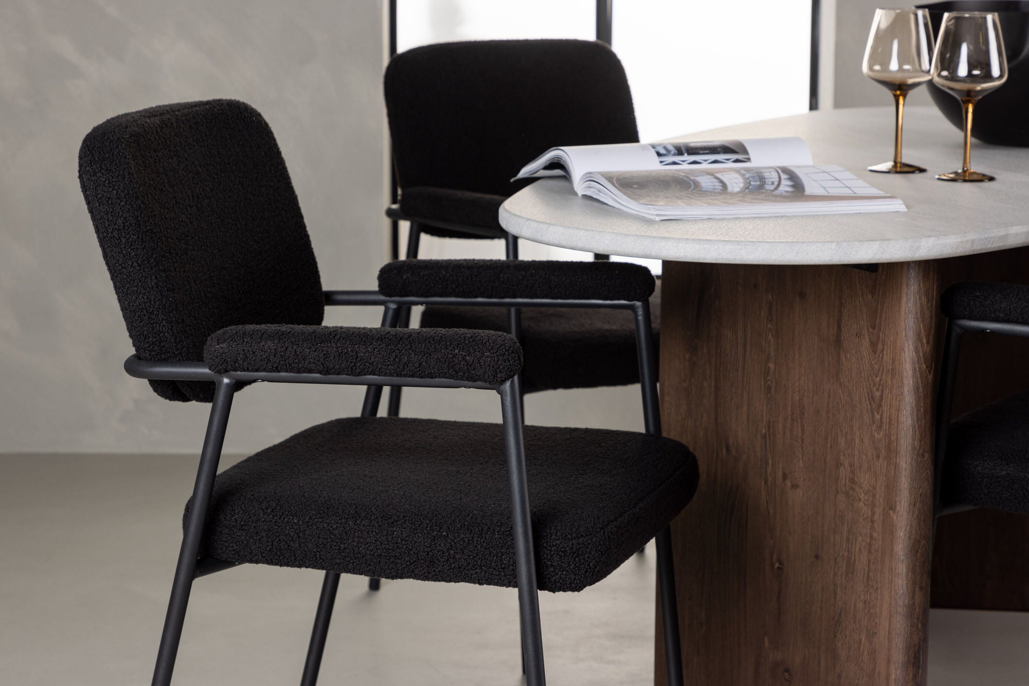 Venture Home Grönvik spisebord 180*75 - Mocca / Offwhite Concretelook MDF +Yesterday Spisebordsstol - Black / Black Boucle _4