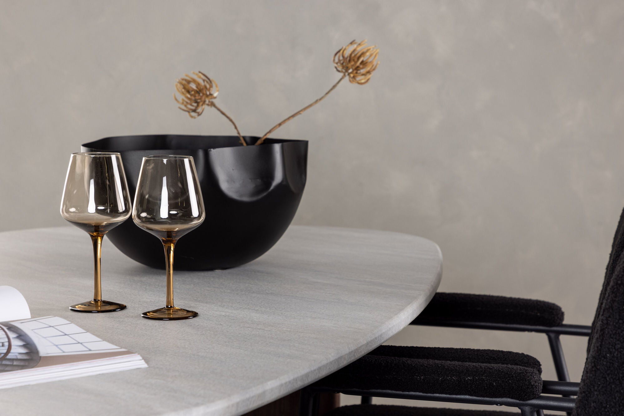 Venture Home Grönvik spisebord 180*75 - Mocca / Offwhite Concretelook MDF +Yesterday Spisebordsstol - Black / Black Boucle _4