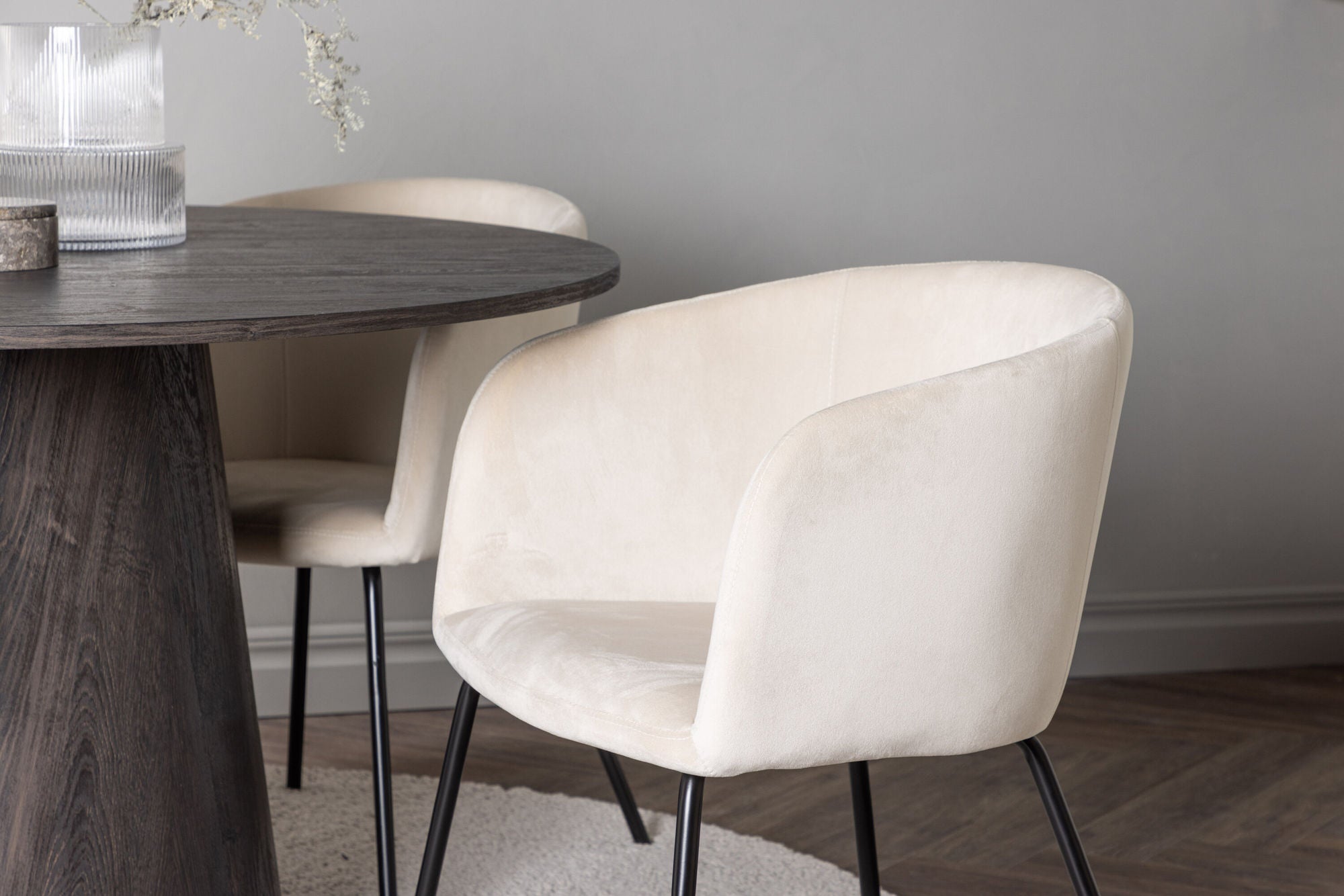 Venture Home Lanzo spisebord φ120 - Mocca/Mocca +Berit stol - Black / Beige Velvet _4