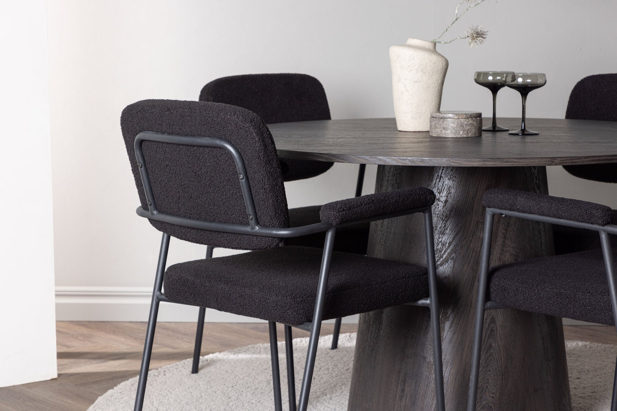 Venture Home Lanzo spisebord φ120 - Mocca/Mocca +Yesterday Spisebordsstol - Black / Black Boucle _4