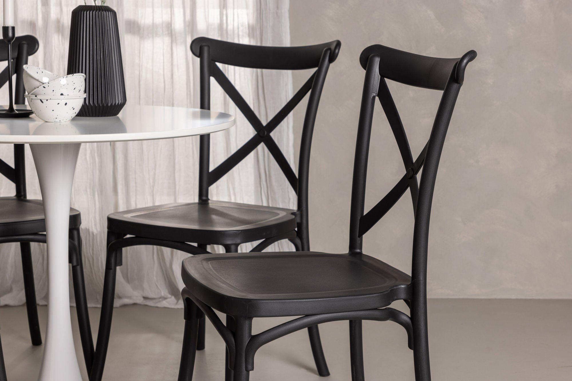 Venture Home Hamden spisebord - White MDF+Crosett Spisebordsstol - Matte Black / Matte Black Plastic_4