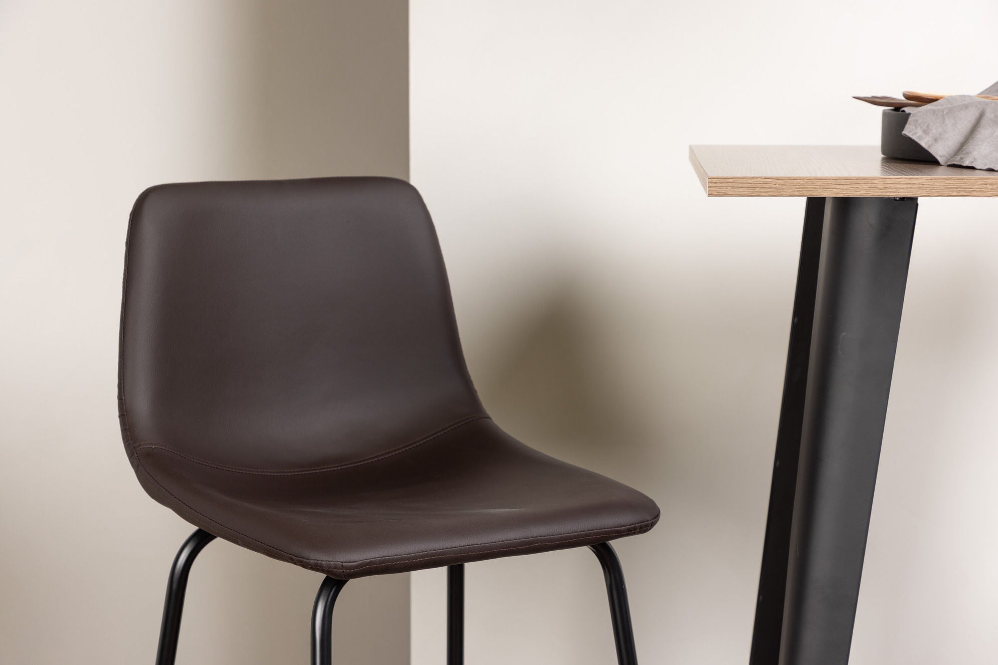Venture Home Tempe Bar bord - Black / Nature MDF +Alexi Bar stol - Matte black / Dark brown PU _2
