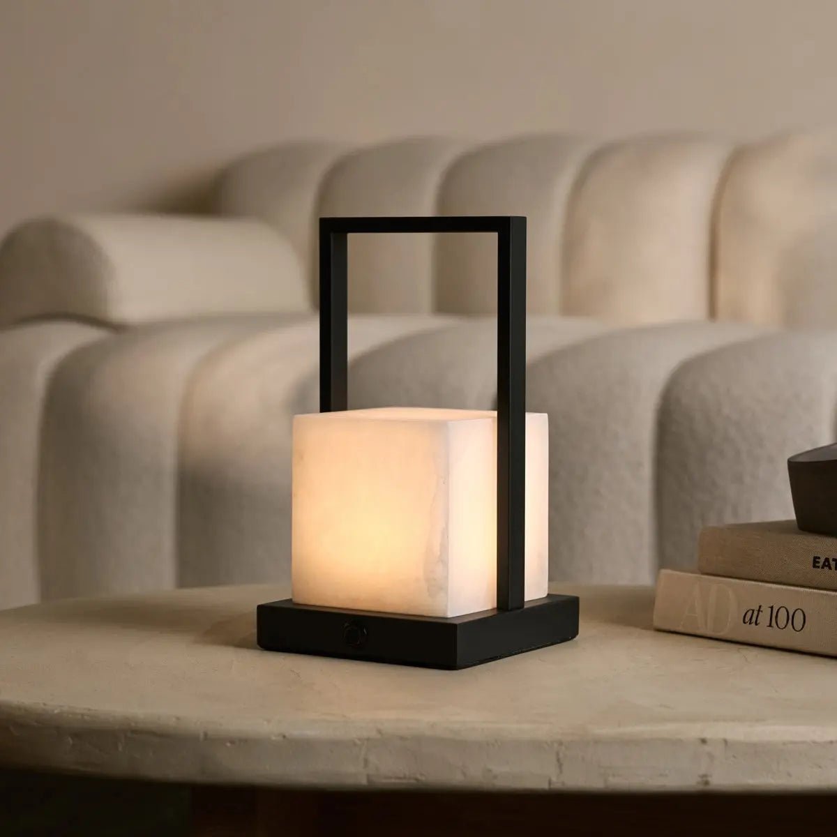 Nola Alabaster Genopladelig Bordlampe