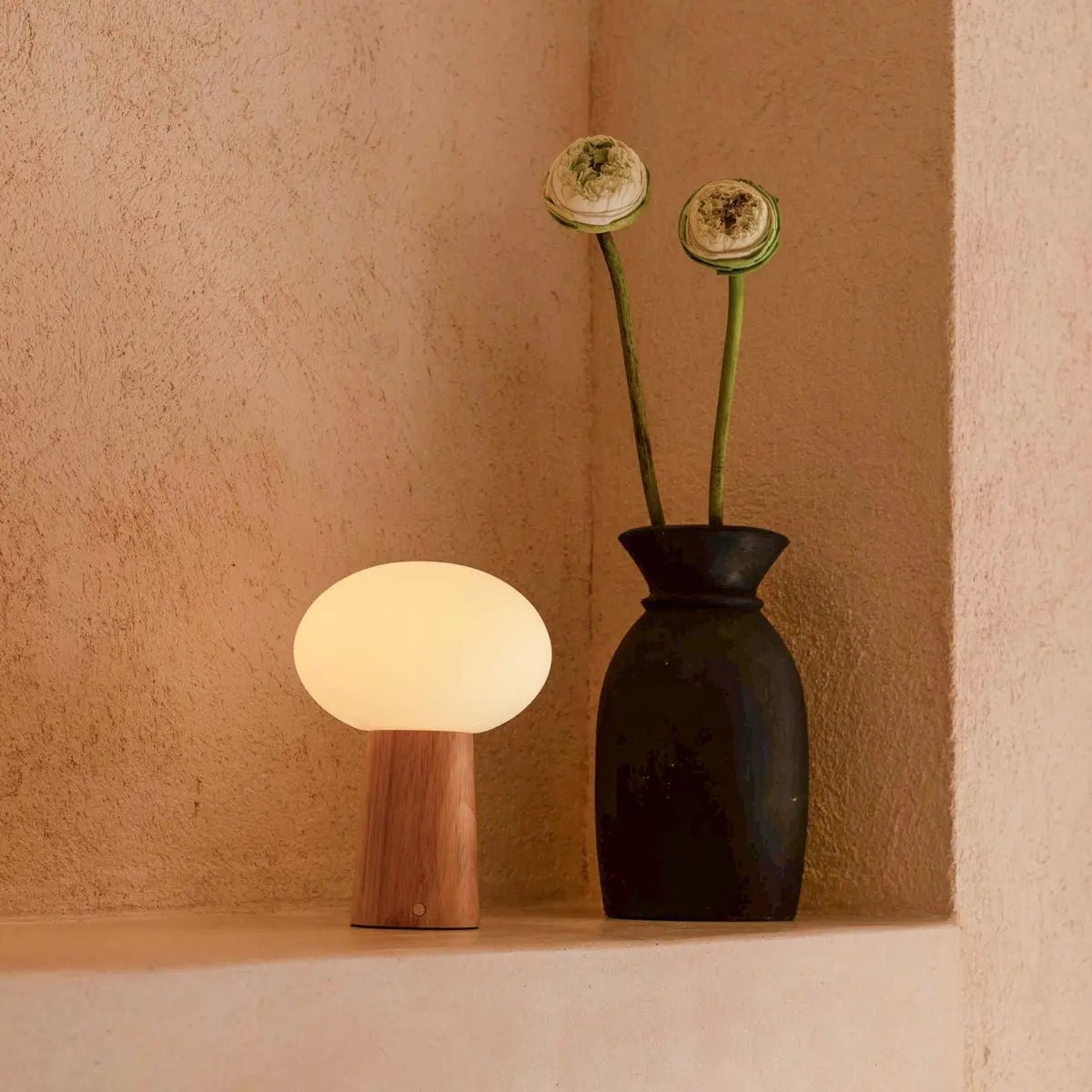 Max lysebrun genopladelig træ bordlampe