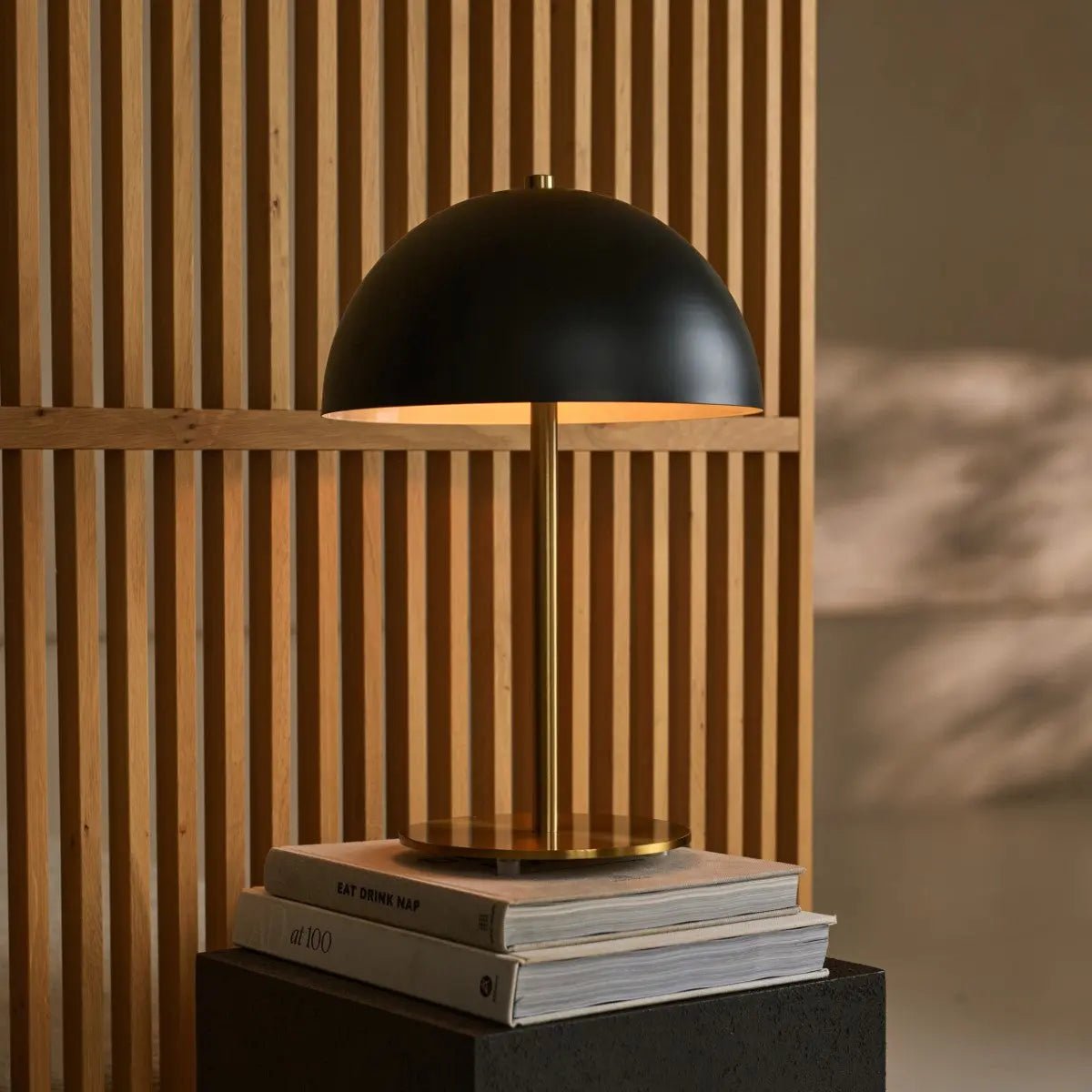 Lola Guld & Sort Bordlampe