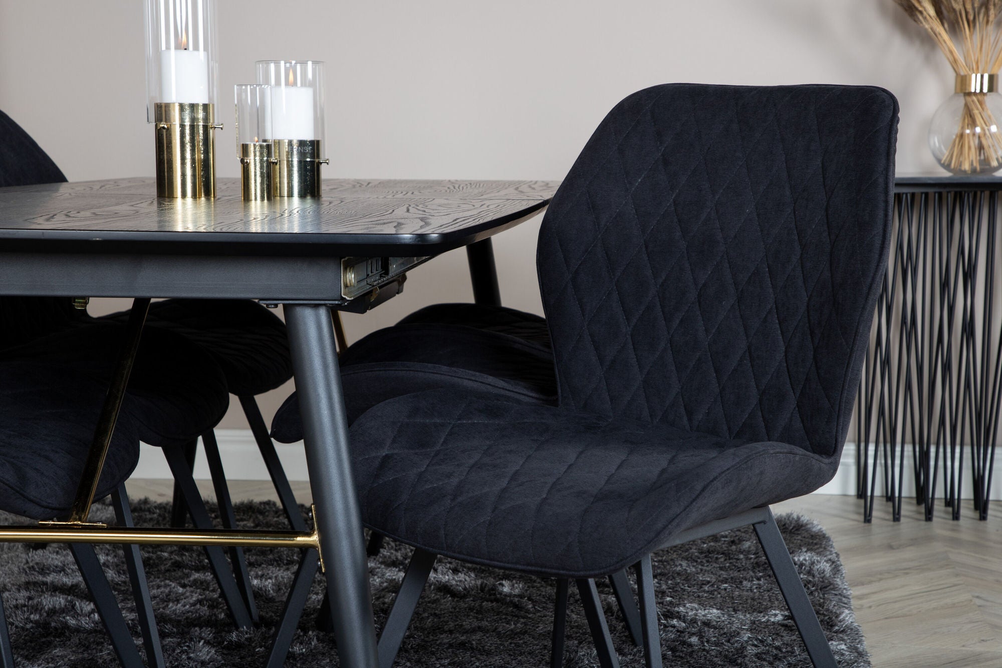 Venture Home Gold Extention bord - 180/220*85*H76 Black Veneer - Black legs - Brass details+Gemma Spisebordsstol - Black Legs - Black Fabric_6