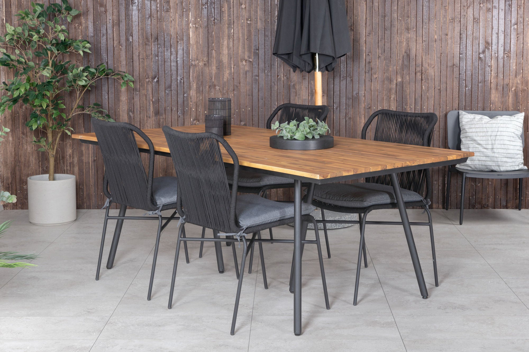 Venture Home Chan spisebord - Black Steel / Acacia (teak look) - 200cm+Julian Spisebordsstol - Black Steel / Black Rope (stackable)_4