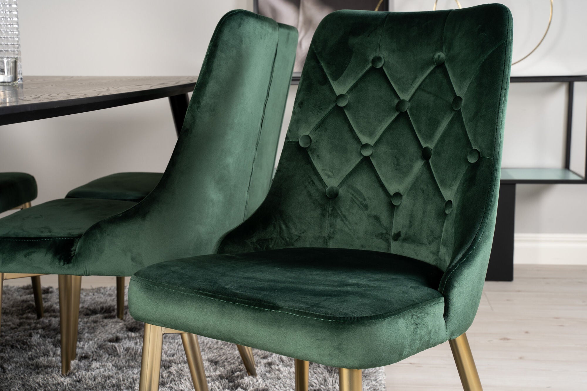 Venture Home Dipp spisebord - 180*90cm - Black Veneer / black legs w brass dipp +Velvet Lyx Matstol - Matt Mässing / Mossgrön Sammet_6