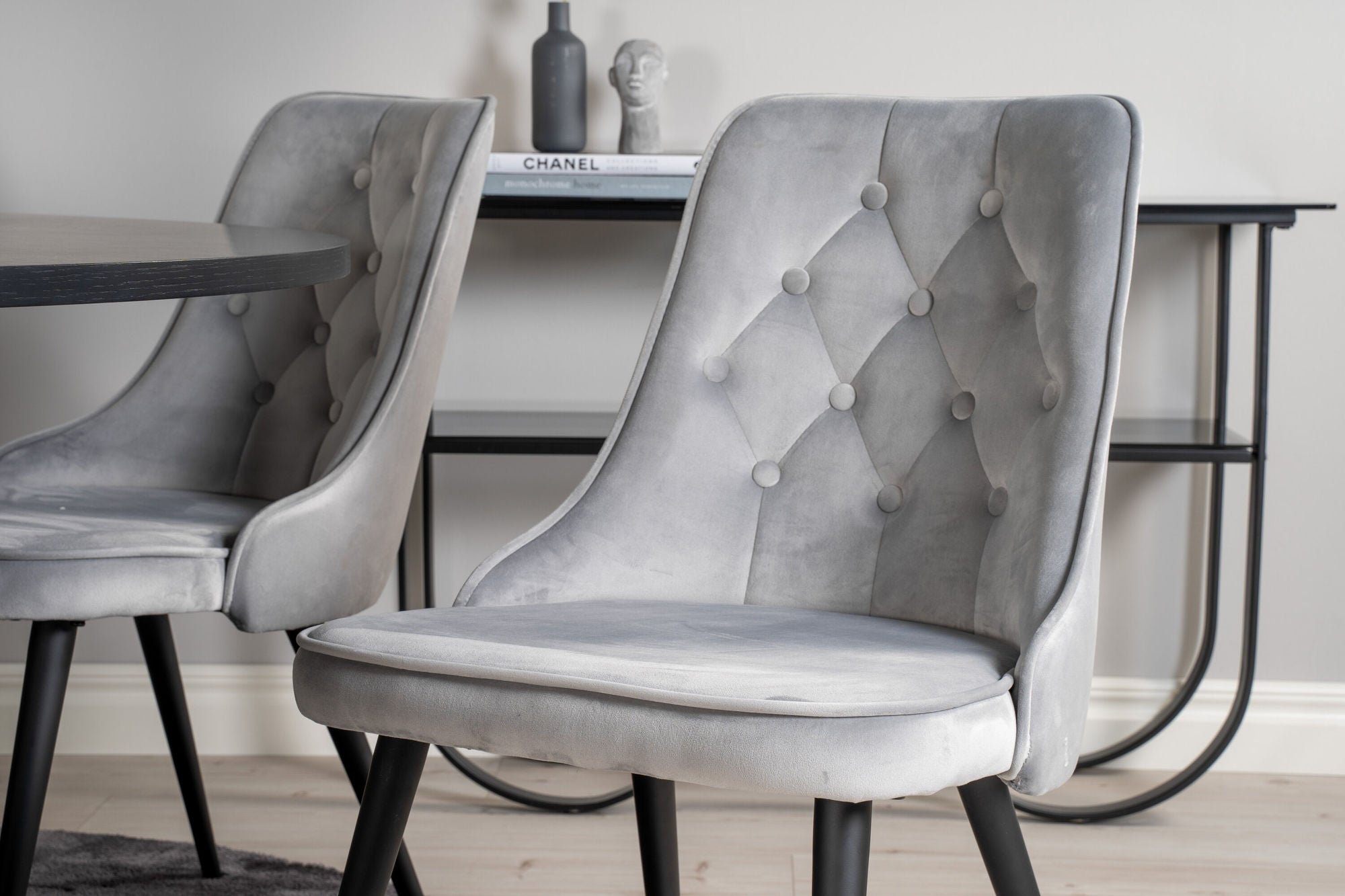 Venture Home Copenhagen - spisebord round - Black / Black+Velvet Deluxe Spisebordsstol - Black legs / Light Grey velvet_6