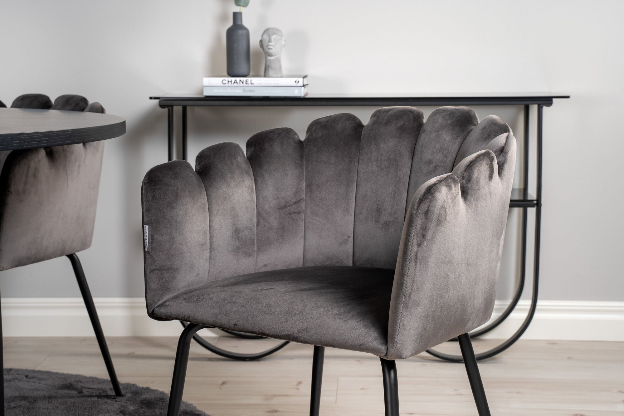 Venture Home Copenhagen - spisebord round - Black / Black+Limhamn - stol - Grey Velvet_6