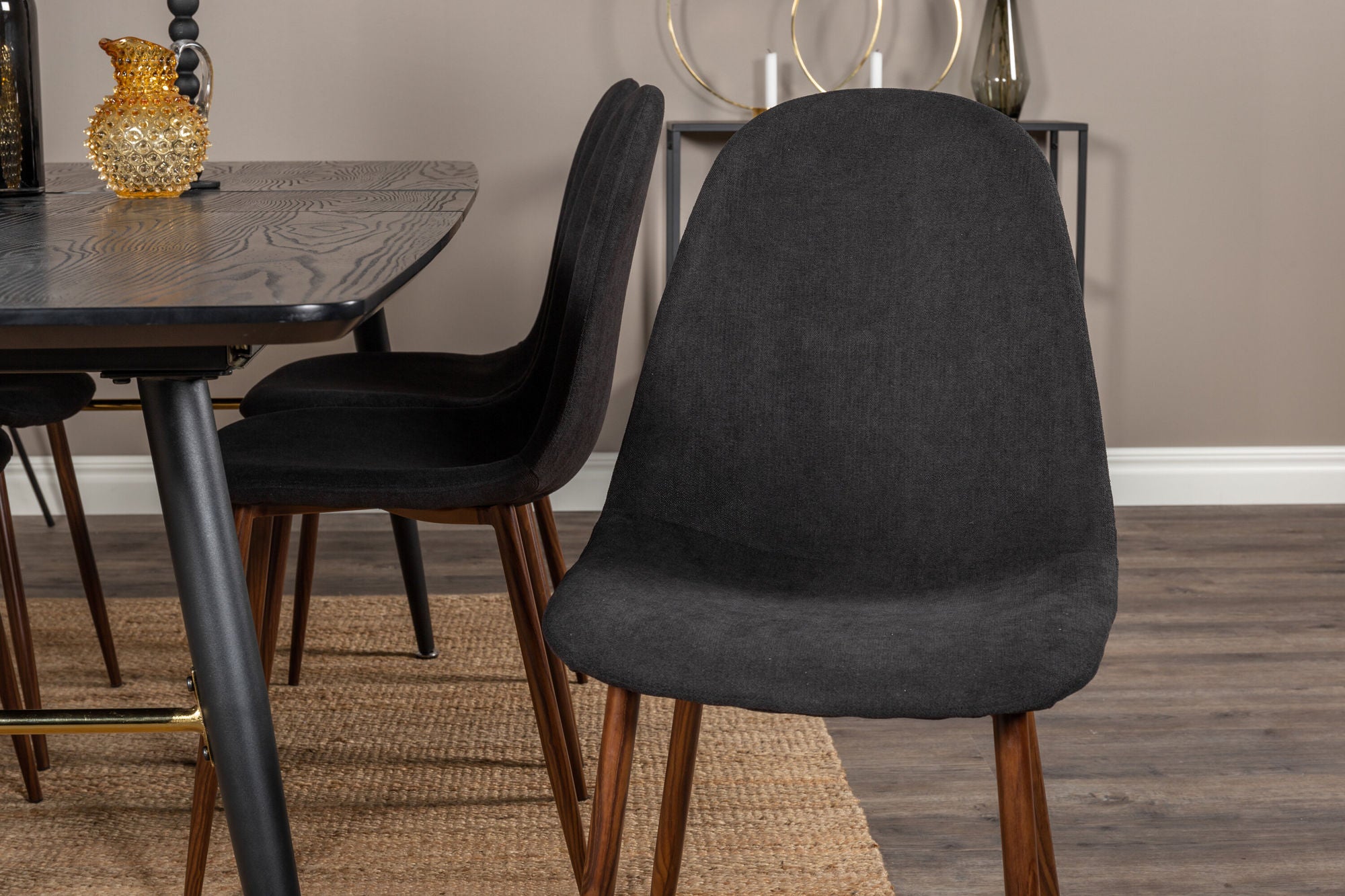 Venture Home Gold Extention bord - 180/220*85*H76 Black Veneer - Black legs - Brass details+Polar Spisebordsstol - Walnut Legs - Black Fabric_6