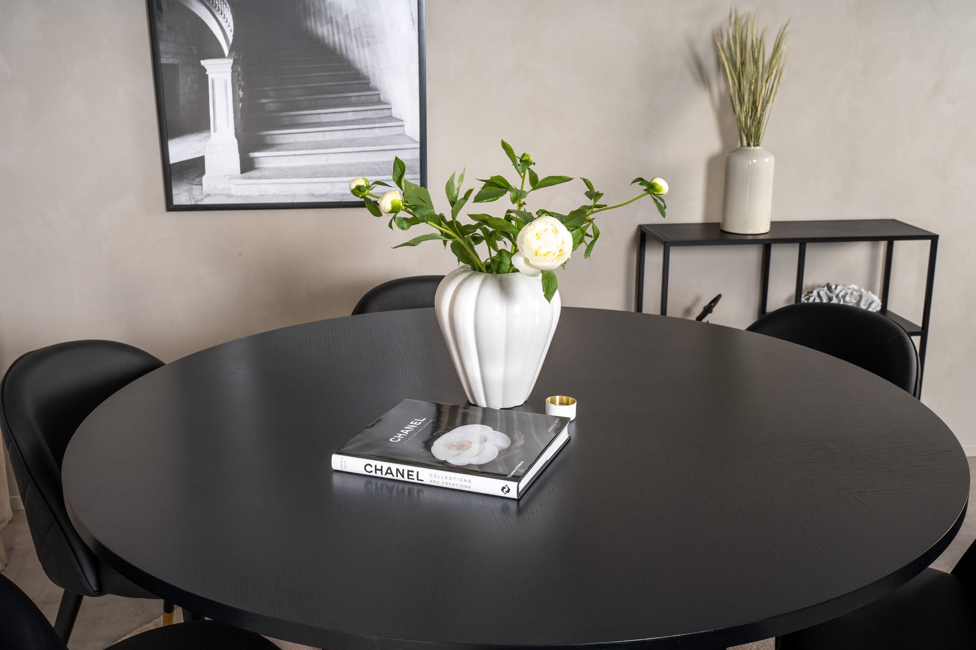 Venture Home Copenhagen - spisebord round - Black / Black+Velvet dining chair brass w. stiches in back - Black / PU _6