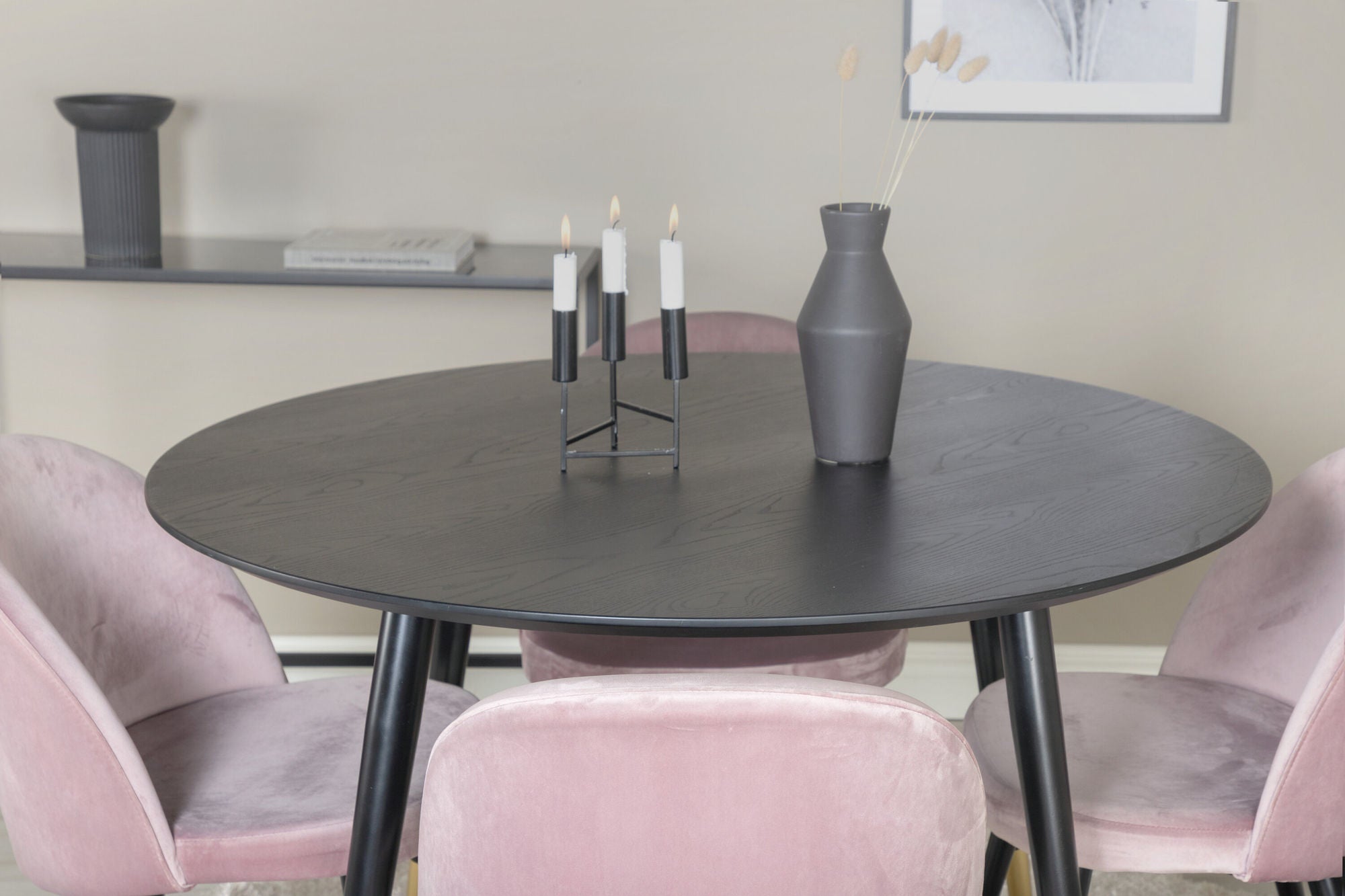 Venture Home Dipp spisebord - 115cm - Black Veneer / black legs w brass dipp - Velvet Spisebordsstol Brass - Pink / Black 4