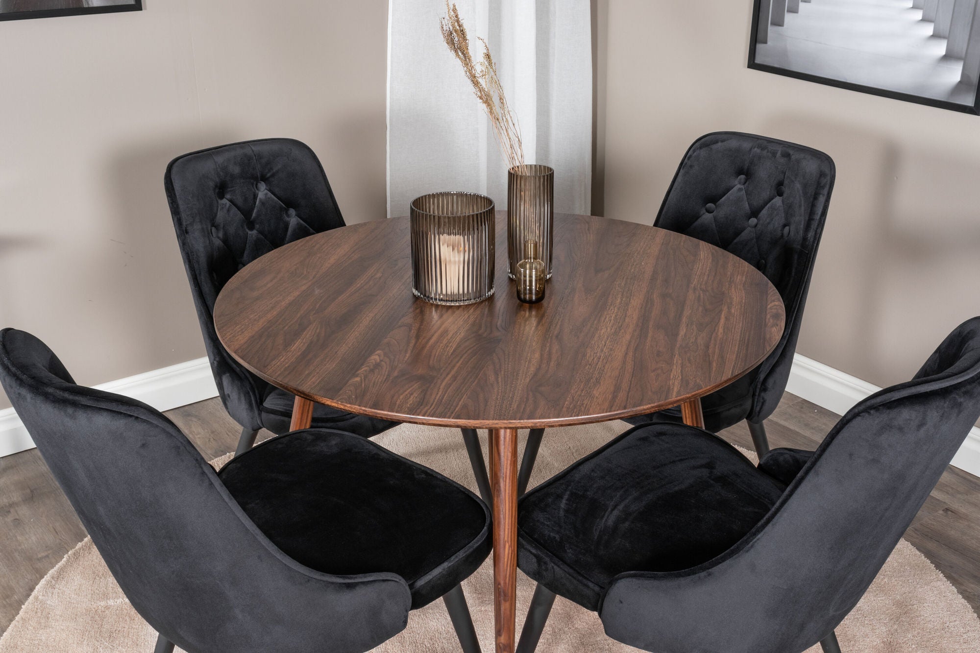 Venture Home Plaza rund bord 100 cm - Walnut top - Walnut legs+Velvet Deluxe Spisebordsstol
