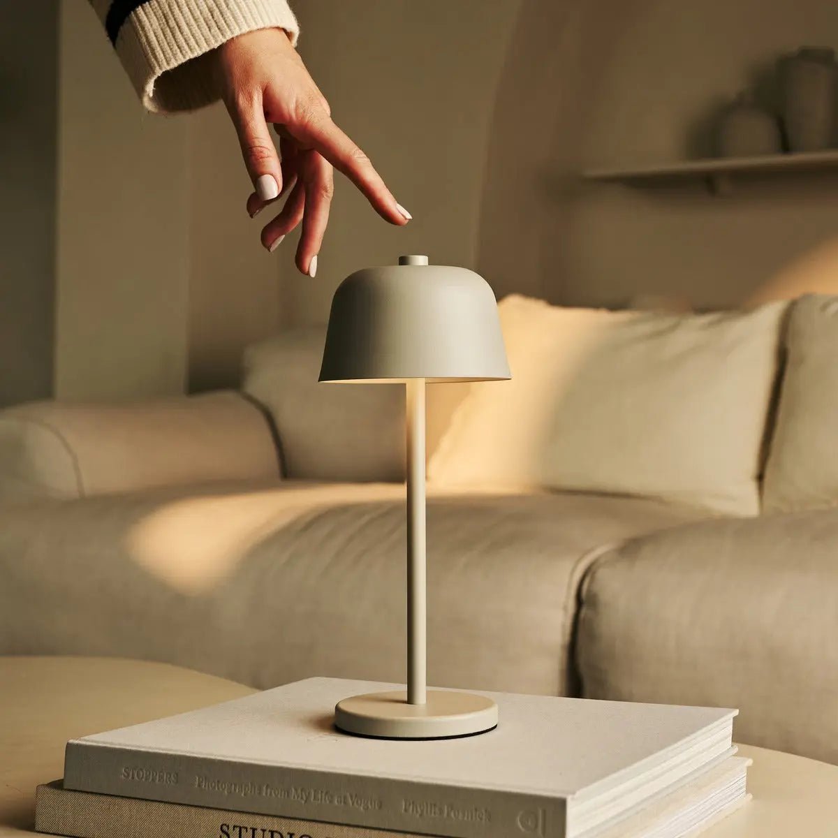 Anton Vanilla Genopladelig Bordlampe