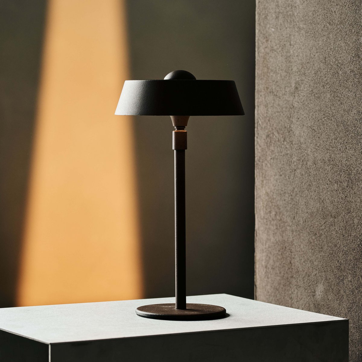 Luca Mocha Brown USB genopladelig bordlampe