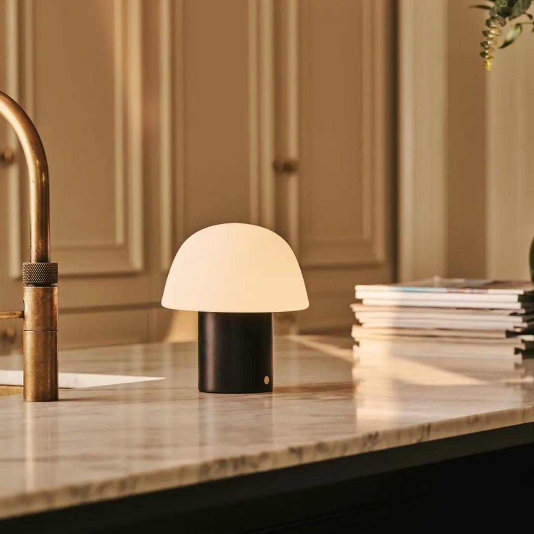 Yannick Black genopladelig bordlampe