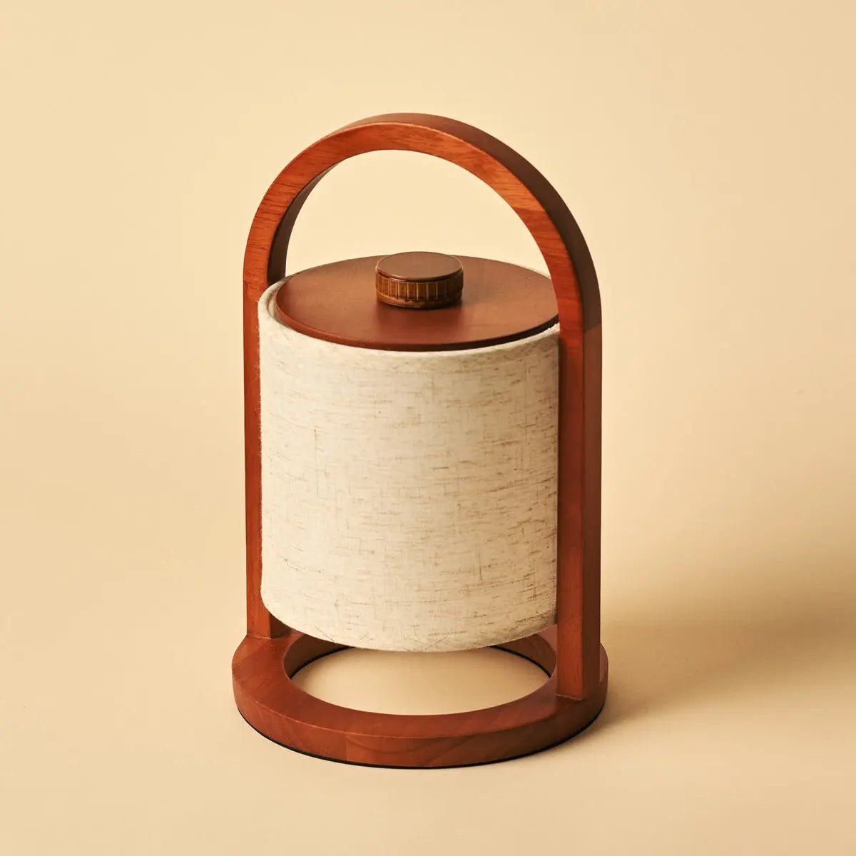 River Chestnut Brown genopladelig træ bordlampe