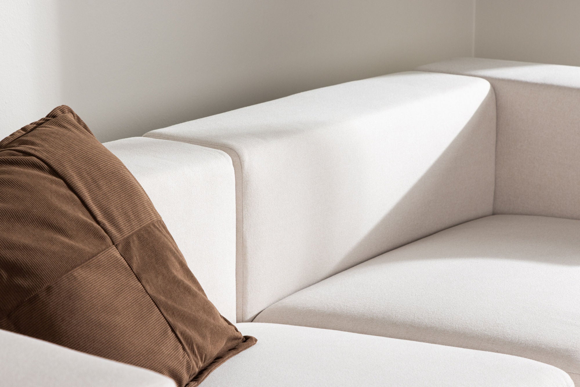 Venture Home Lumi 3-seat Sofa - White Linen /