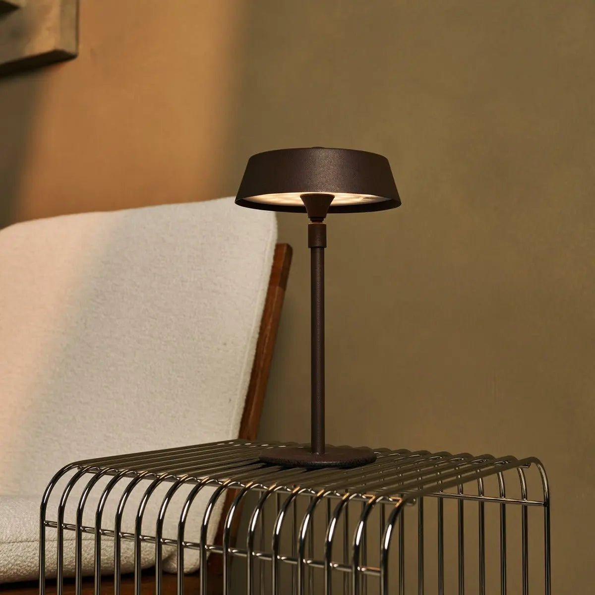 Luca Mocha Brown USB genopladelig bordlampe