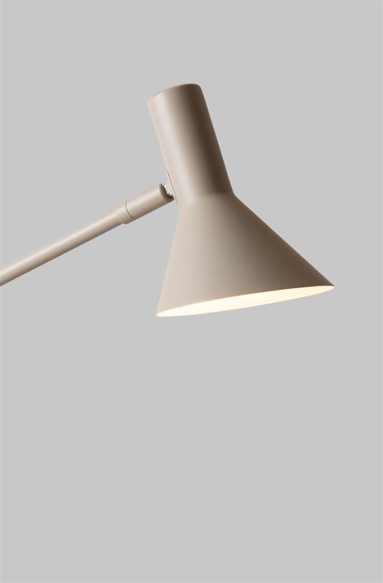 Izmir Bordlampe, Sand