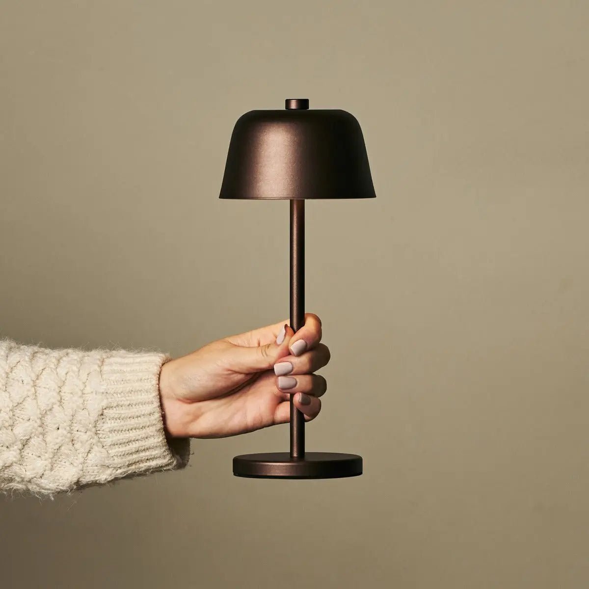 Anton Espresso Brun genopladelig bordlampe
