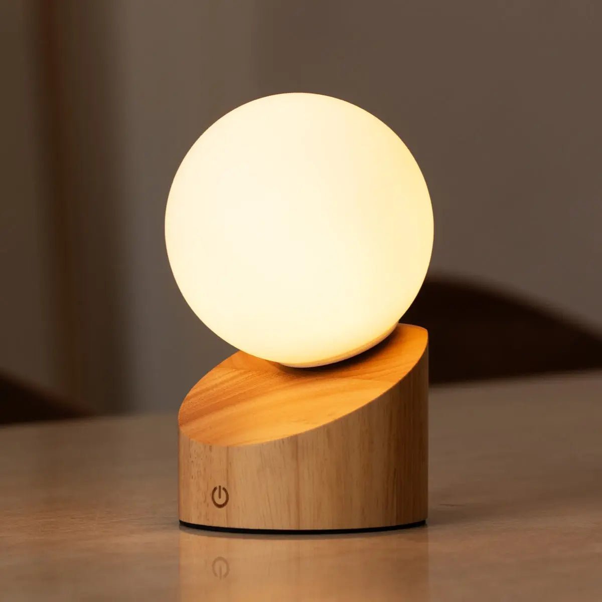 Morris lysebrun genopladelig bordlampe