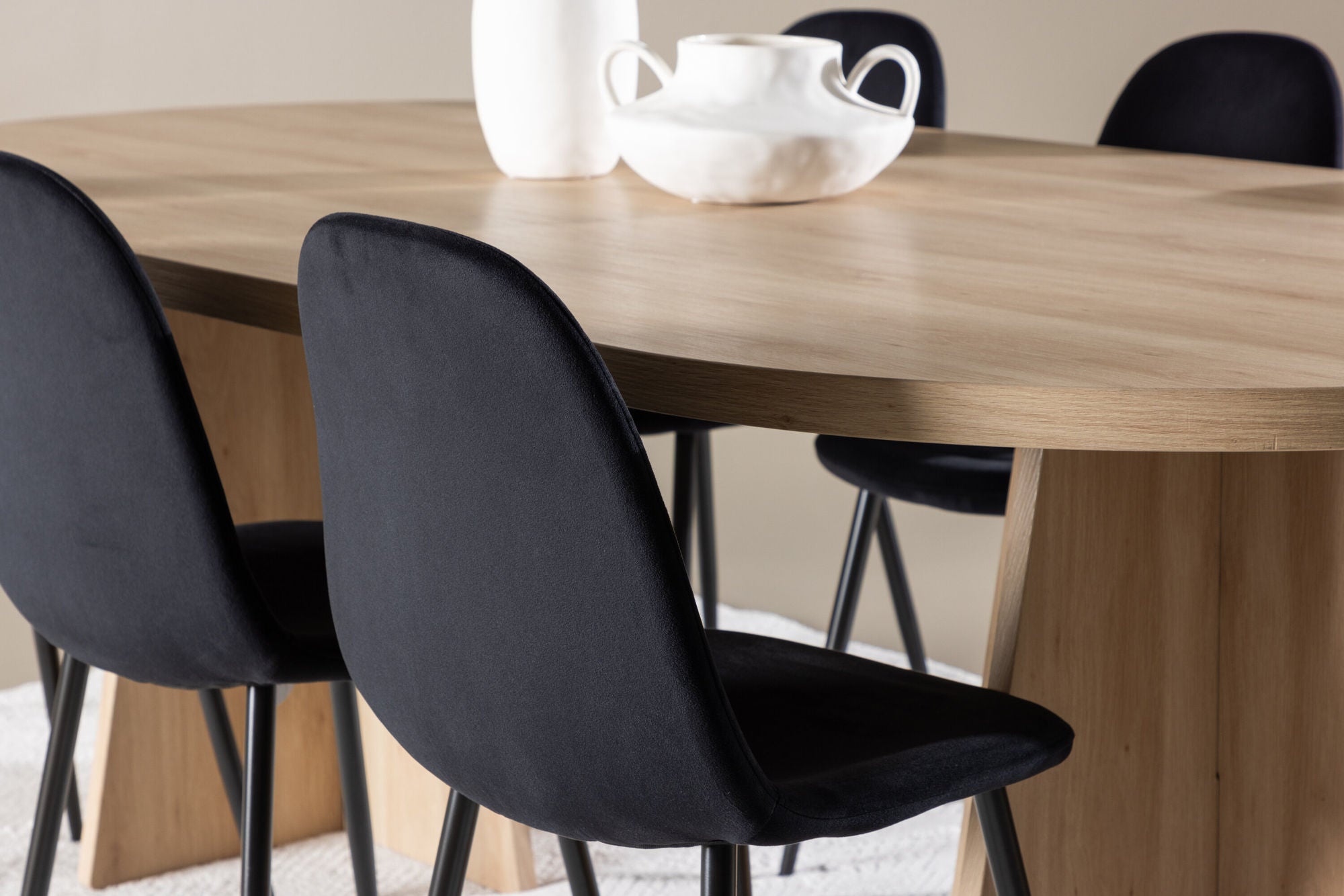 Venture Home Bootcut spisebord with Polar Spisebordsstol