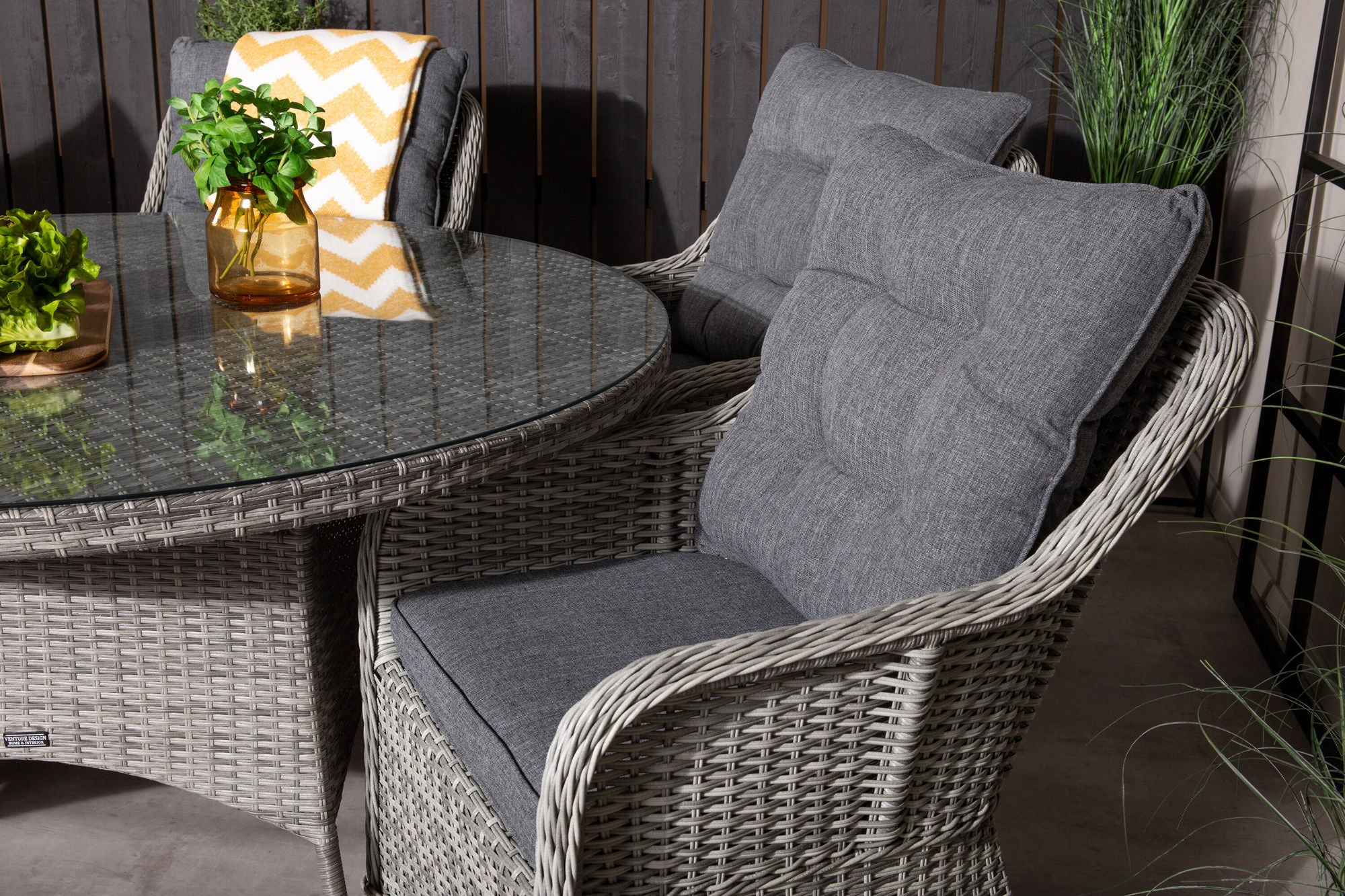 Venture Home Volta spisebord - Grey - ø150+Vikelund Arm stol - Grey / Grey cushion_6