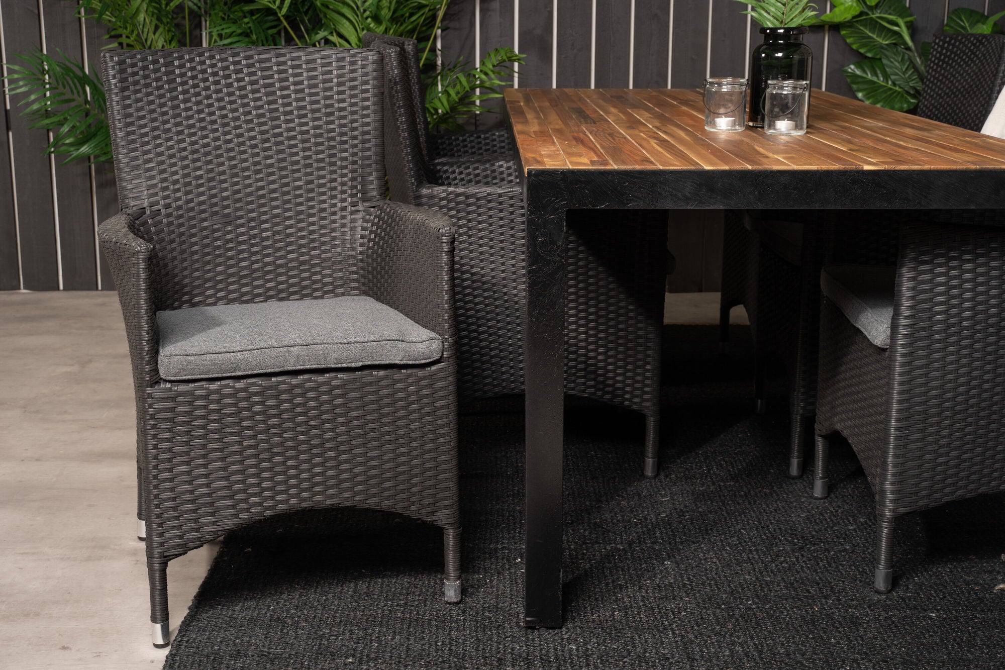 Venture Home Bois spisebord 200*100cm - Black Legs / Acacia +Malin Arm stol with cushion