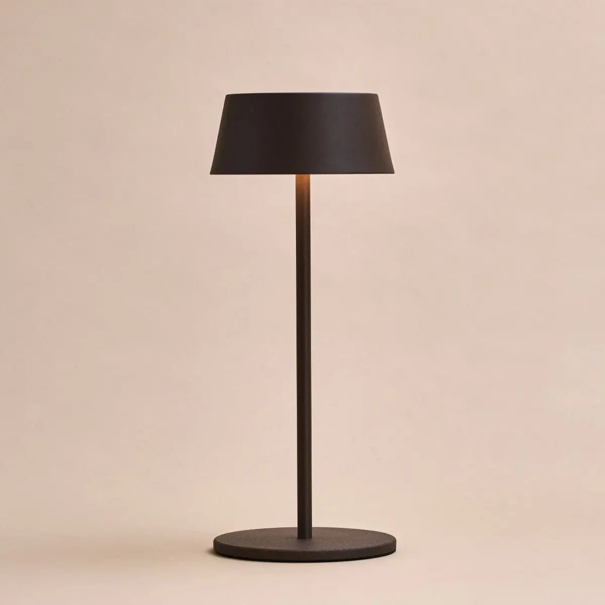 Hugo Mocha Brown genopladelig bordlampe