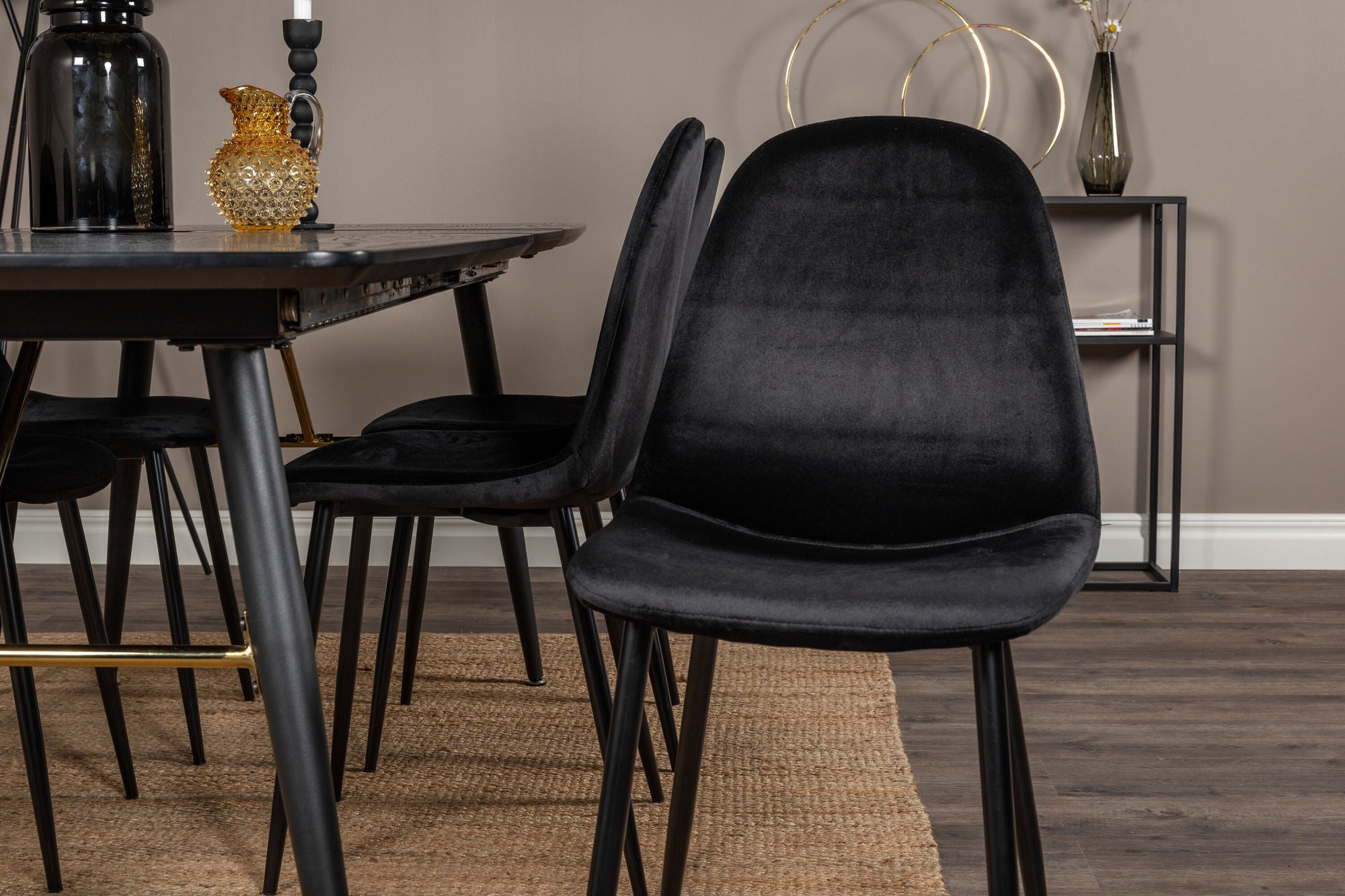 Venture Home Gold Extention bord - 180/220*85*H76 Black Veneer - Black legs - Brass details+Polar Spisebordsstol - Black legs / Black Velvet (ersätter 19902-888)_6