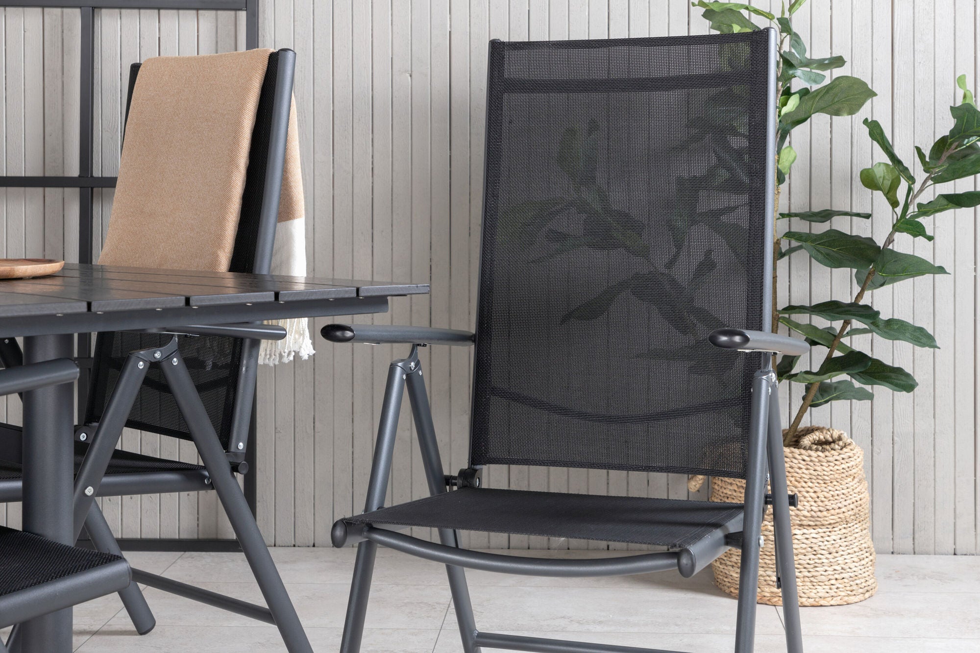 Venture Home Denver Café bord 120*70 - Black Alu / Black Aintwood+Break 5:pos stol - Black alu / Black Textilene_4