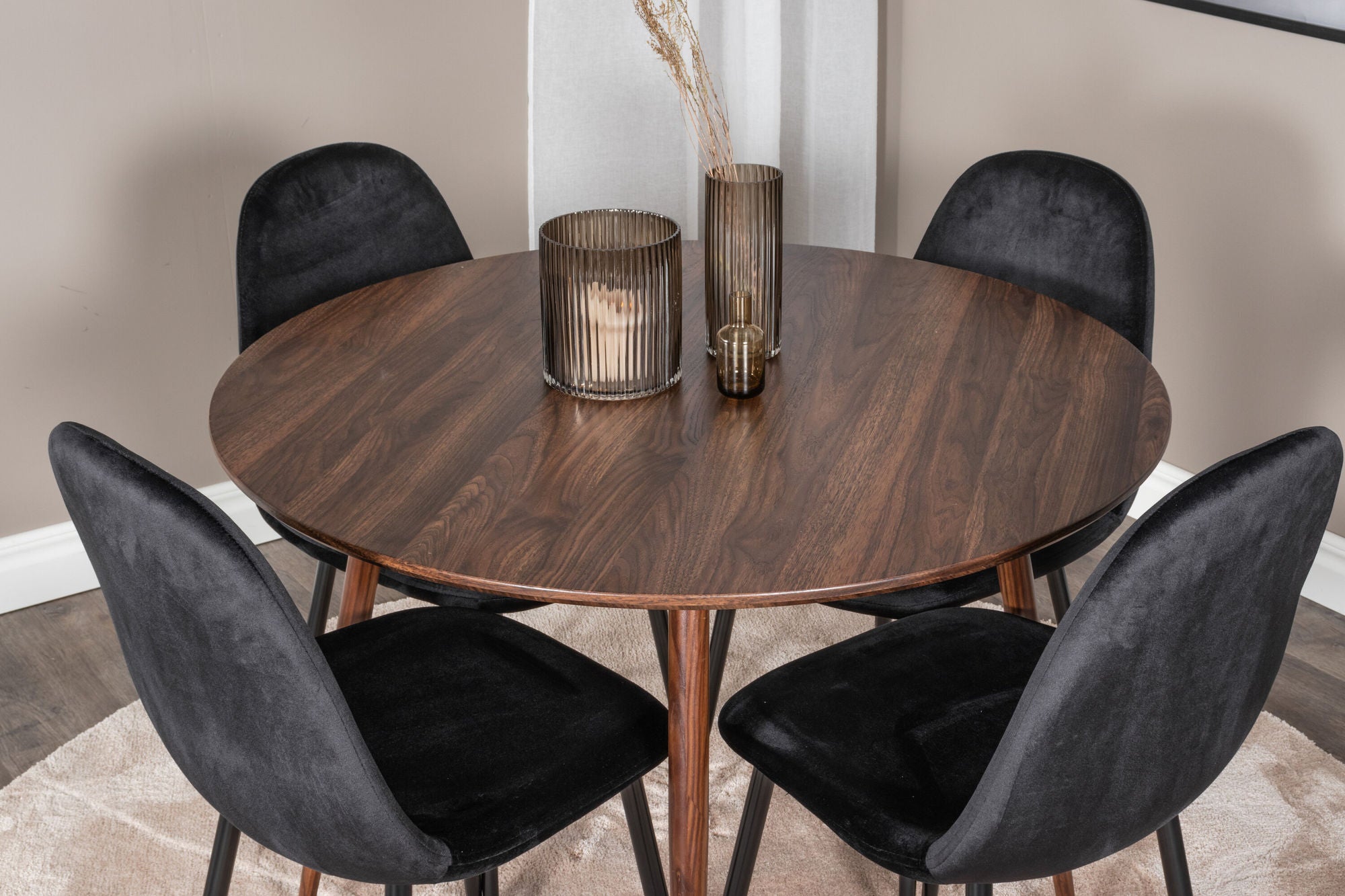 Venture Home Plaza rund bord 100 cm - Walnut top - Walnut legs+Polar Spisebordsstol - Black legs / Black Velvet (ersätter 19902-888)_4