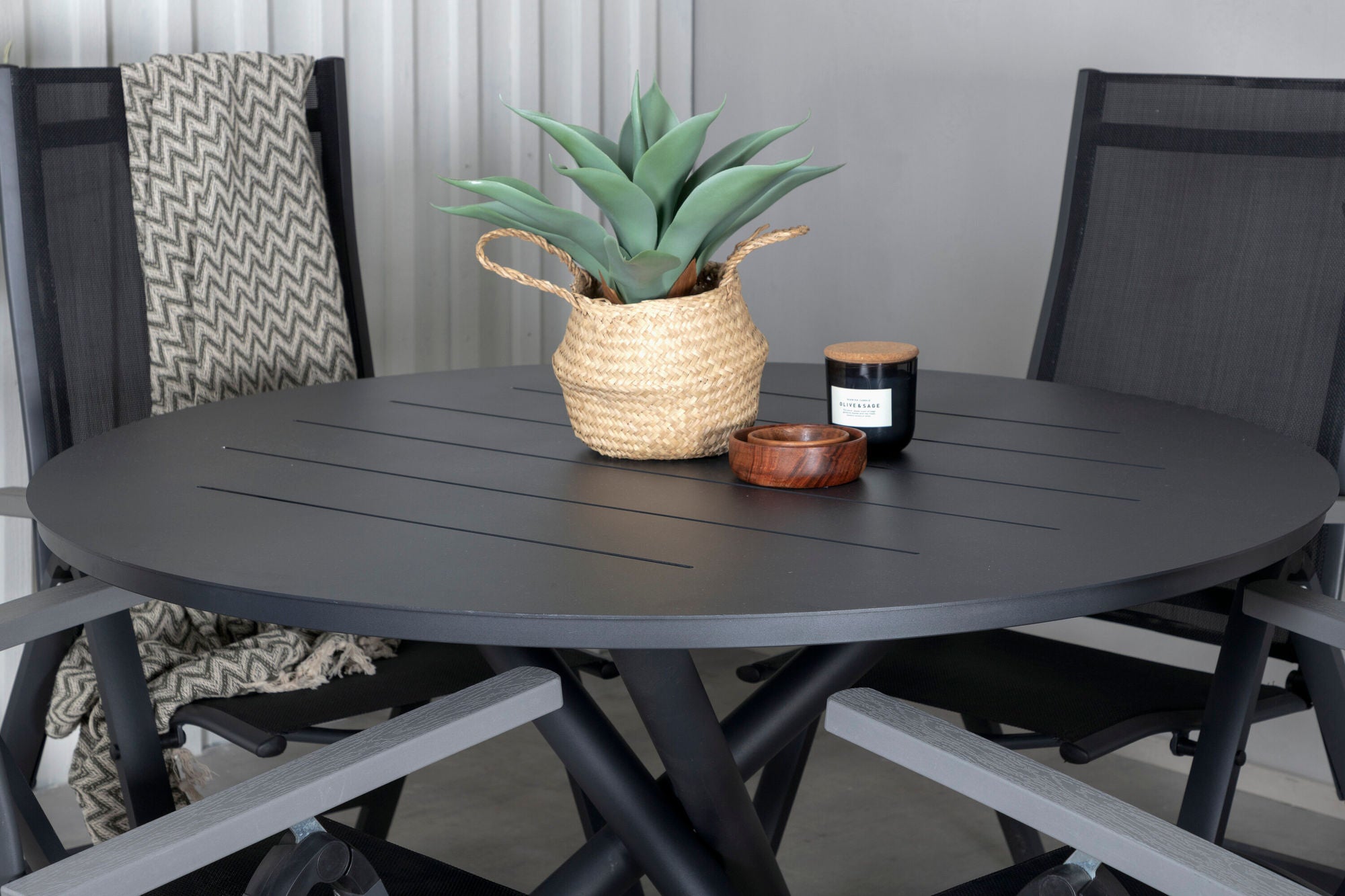 Venture Home Alma spisebord - Black Alu - ø120cm+Albany Light 5-pos - black / Black textilene and grey teak_4