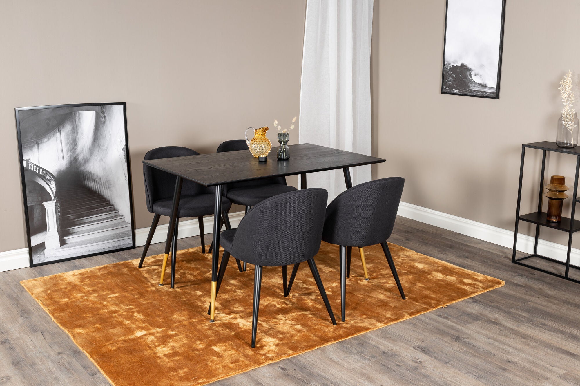 Venture Home Dipp spisebord - 120 cm - Black Veneer - Black Legs w. Brass dipp+Velvet Dining Chiar - Black legs- Black Fabric_4