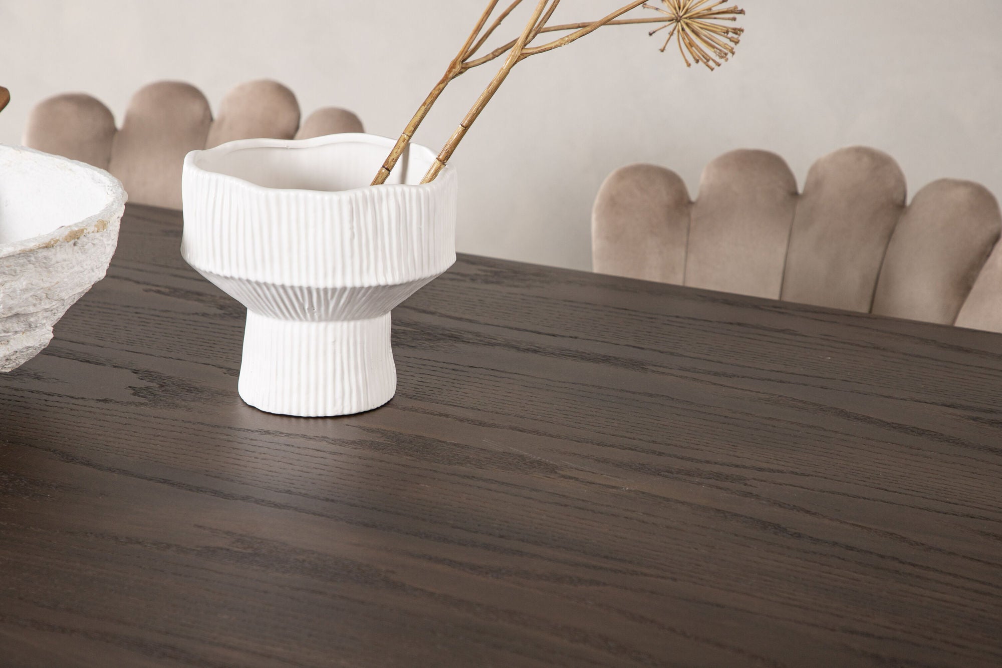 Venture Home Stone oval spisebord - Black / Mocca Veneer +Limhamn Light stol_4+ Limhamn stol - Black / Beige Velvet _2