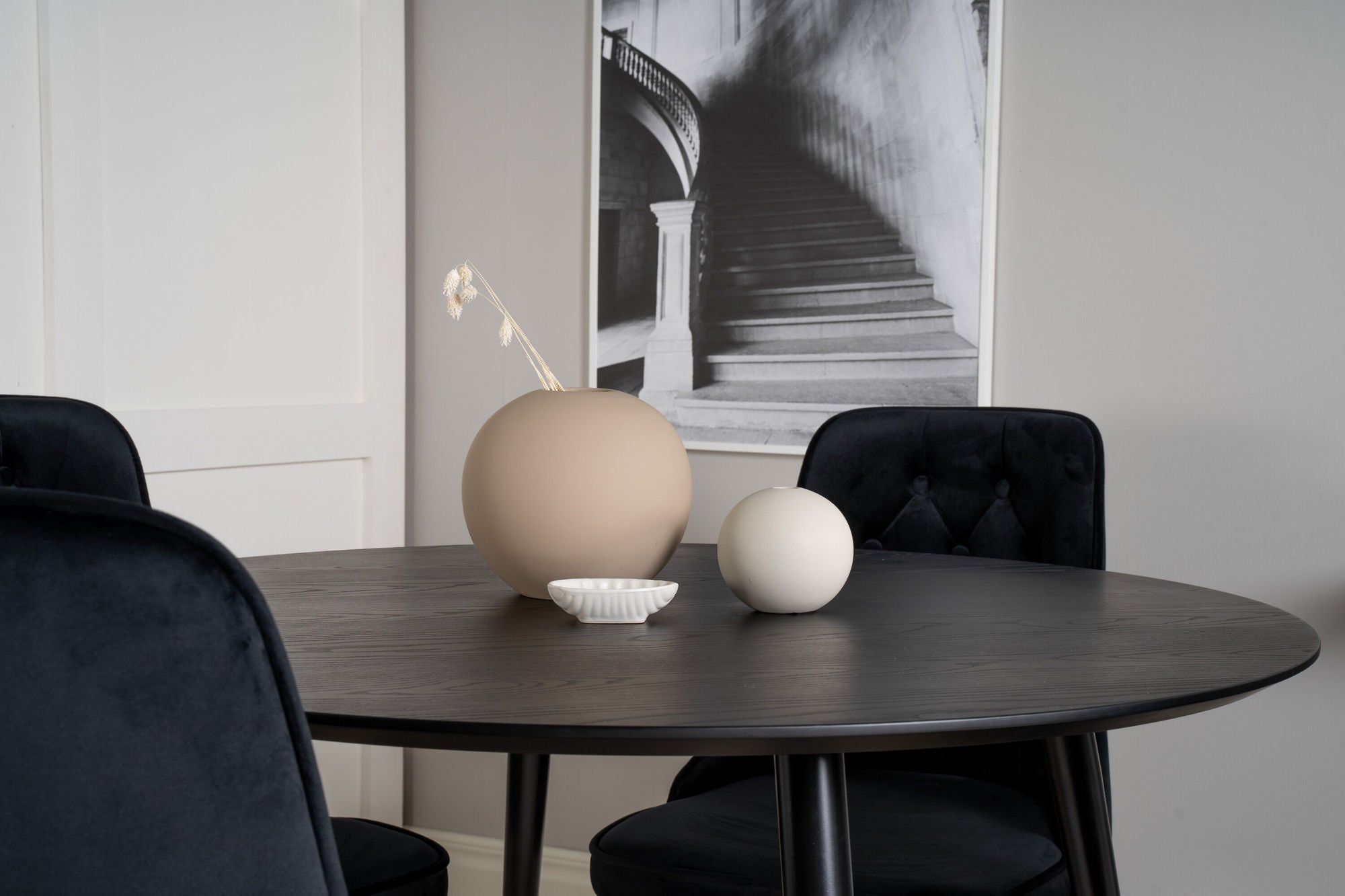 Venture Home Dipp spisebord - 115cm - Black Veneer / black legs w brass dipp - Velvet Deluxe stol - Black/Matt Brass Leg 4